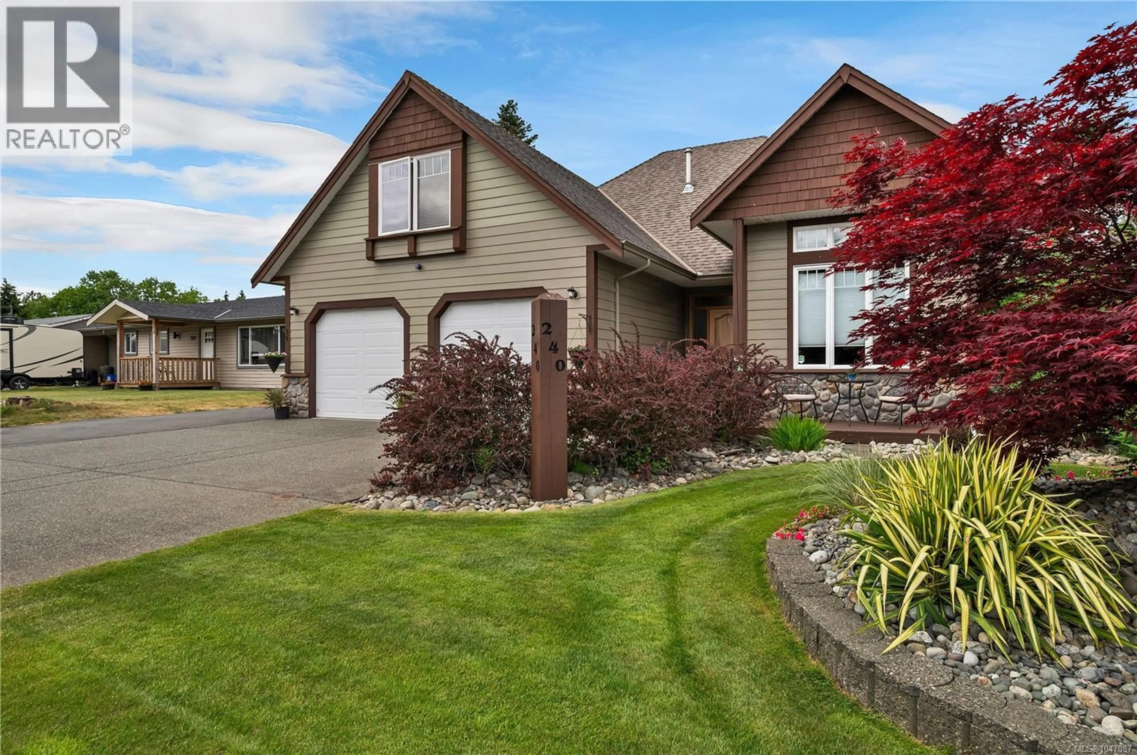 Home with vinyl exterior material, street for 240 CAROLYN ROAD, Campbell River British Columbia V9W5M6