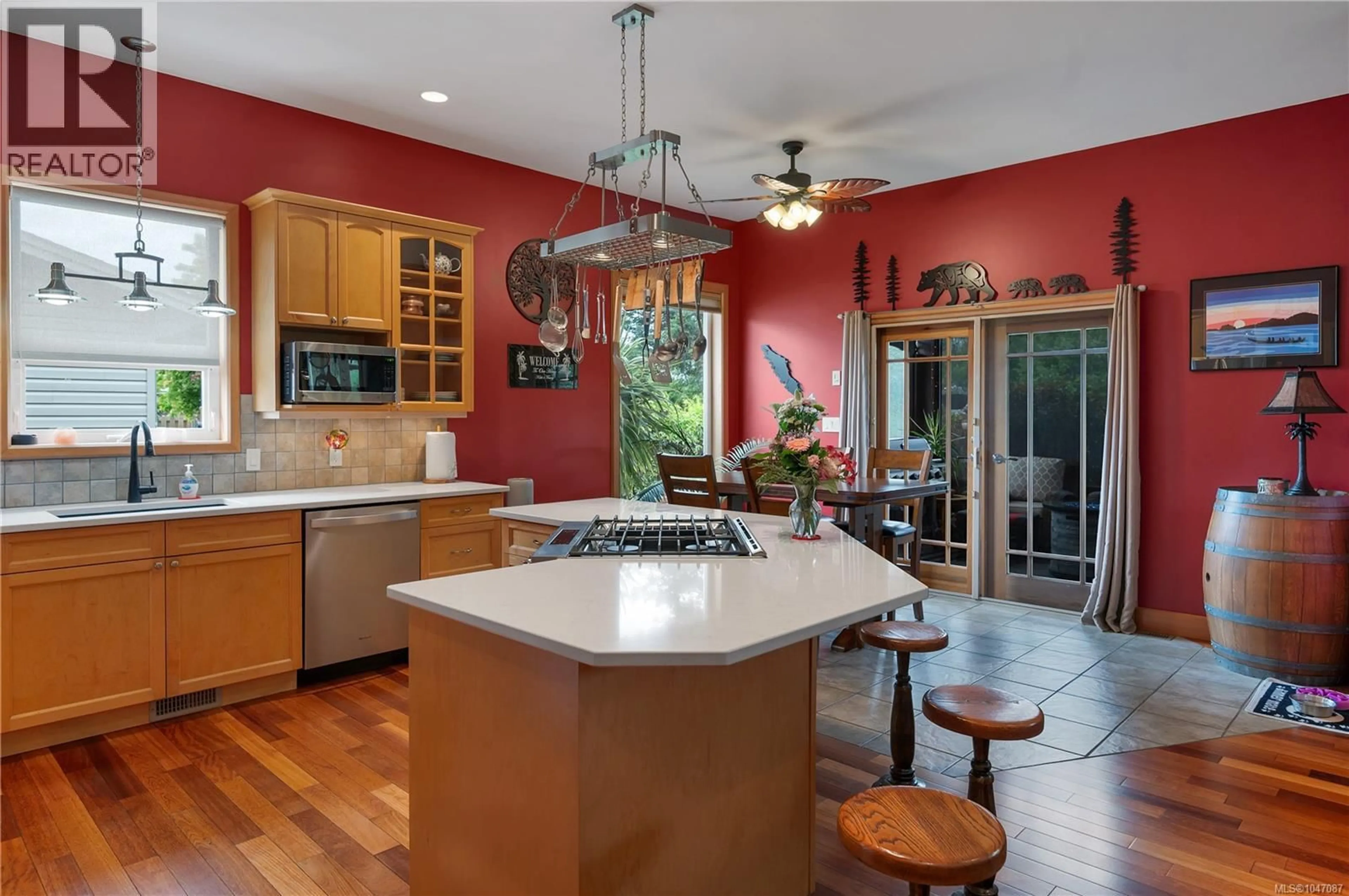 Open concept kitchen, ceramic/tile floor for 240 CAROLYN ROAD, Campbell River British Columbia V9W5M6