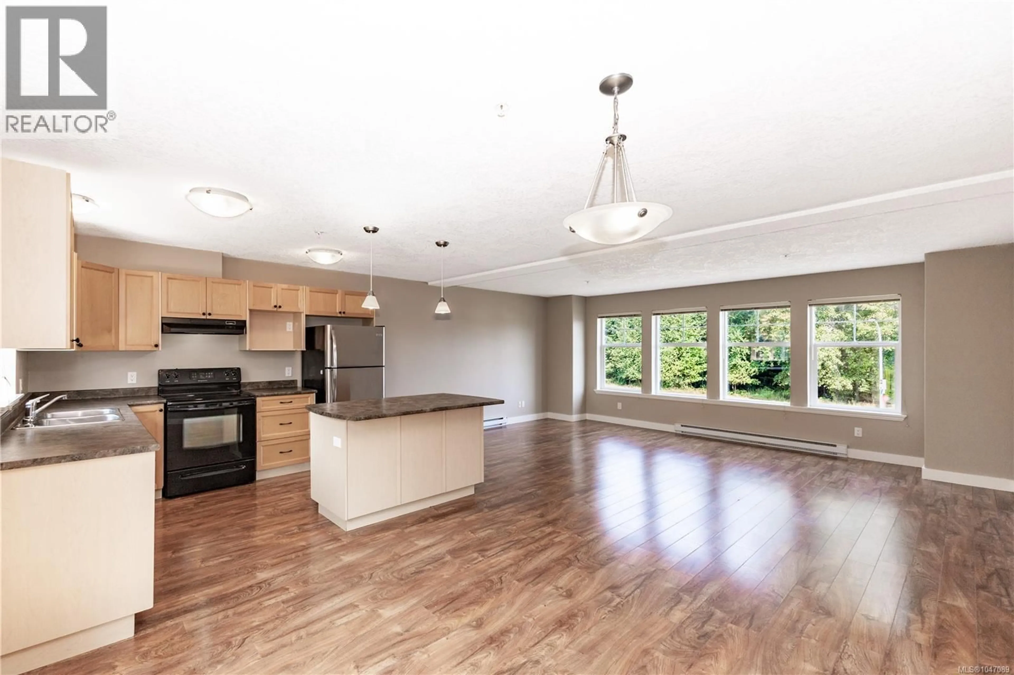 Open concept kitchen, wood/laminate floor for 101 - 701 HILCHEY ROAD, Campbell River British Columbia V9W0A2