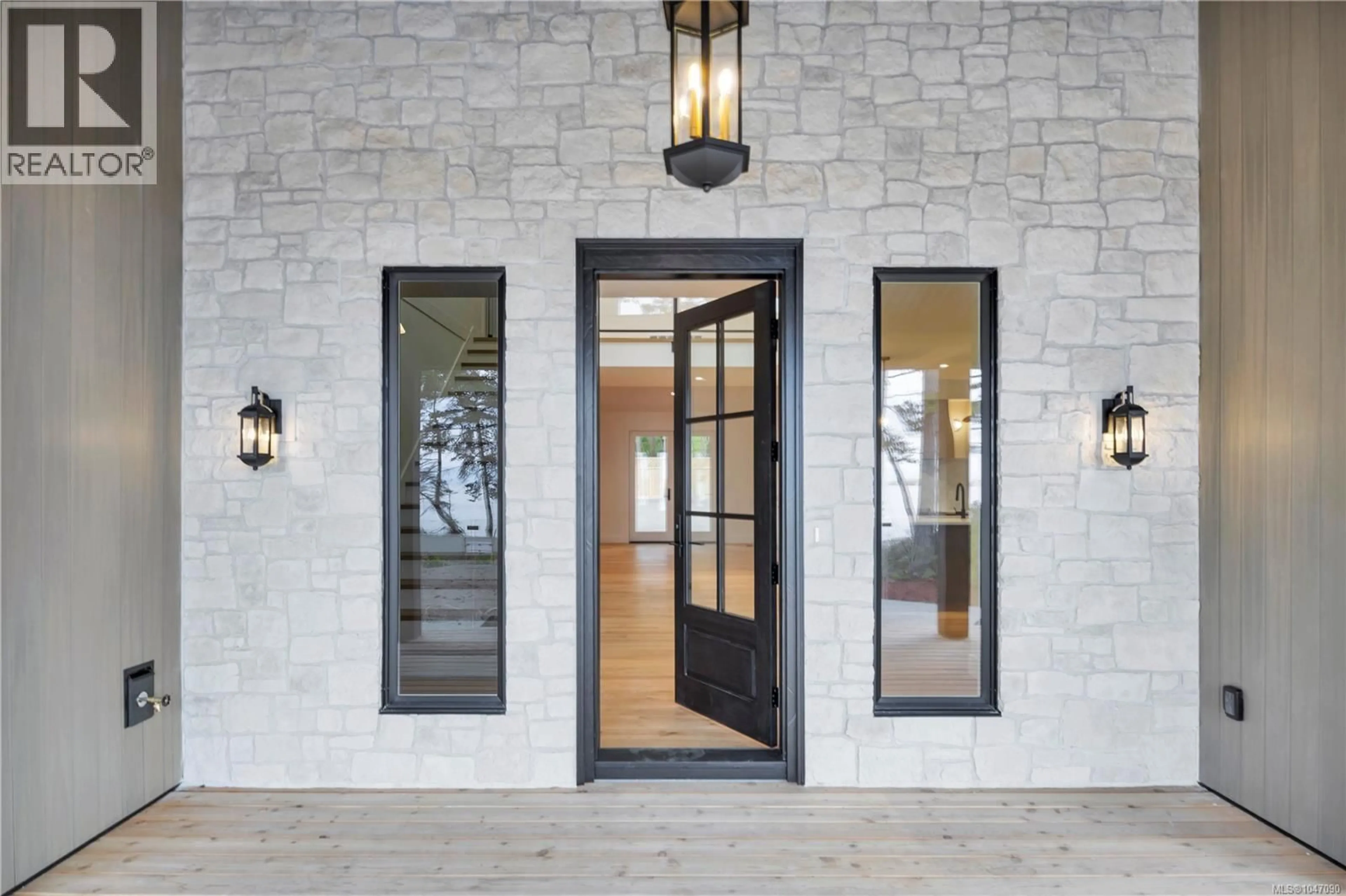 Indoor entryway for 729 BERRY POINT ROAD, Gabriola Island British Columbia V0R1X1