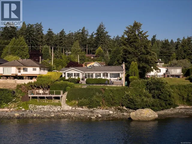 8585 LOCHSIDE DRIVE, North Saanich 4