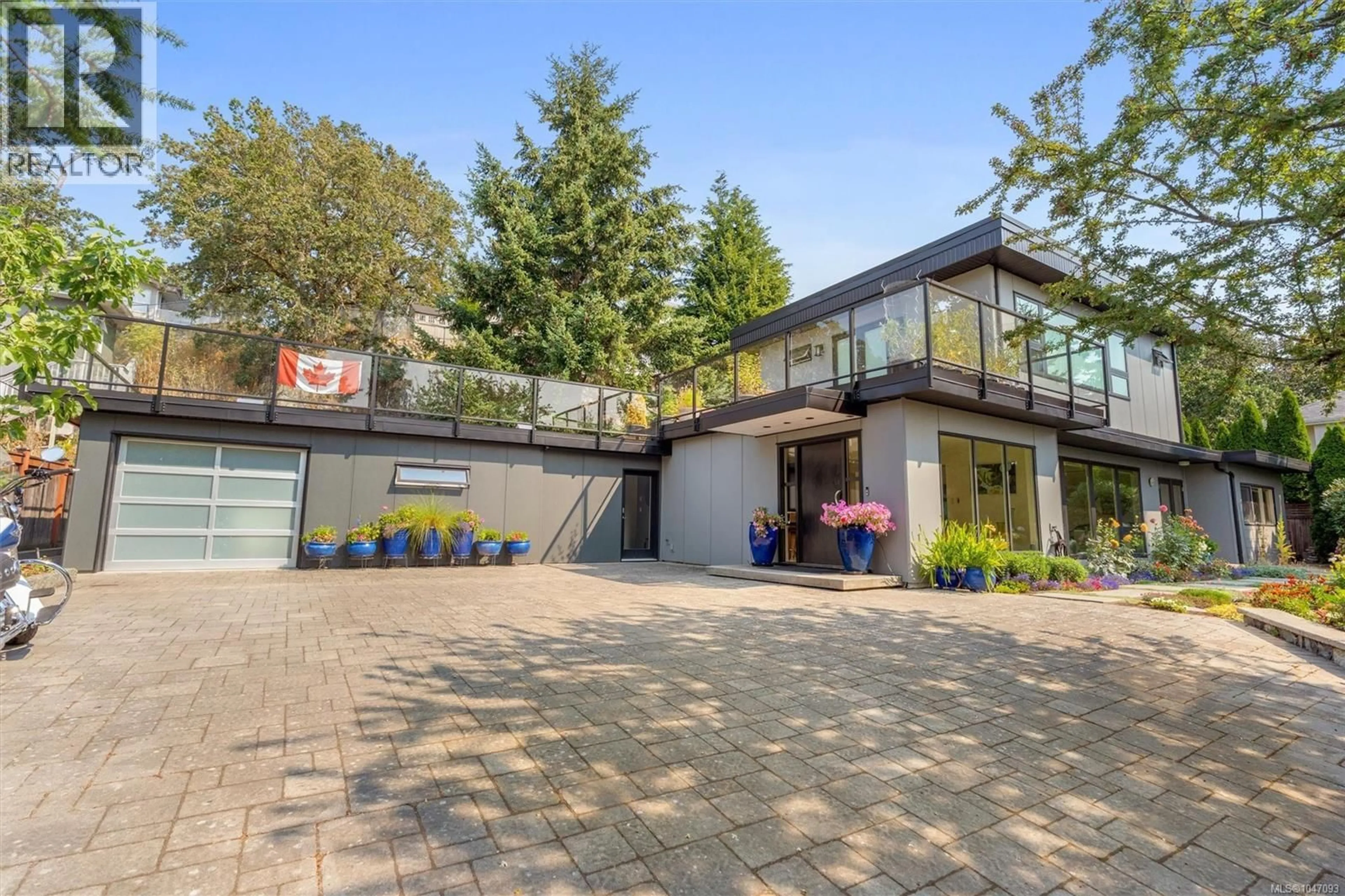 Home with brick exterior material, street for 931 LAKEVIEW AVENUE, Saanich British Columbia V8X3H7