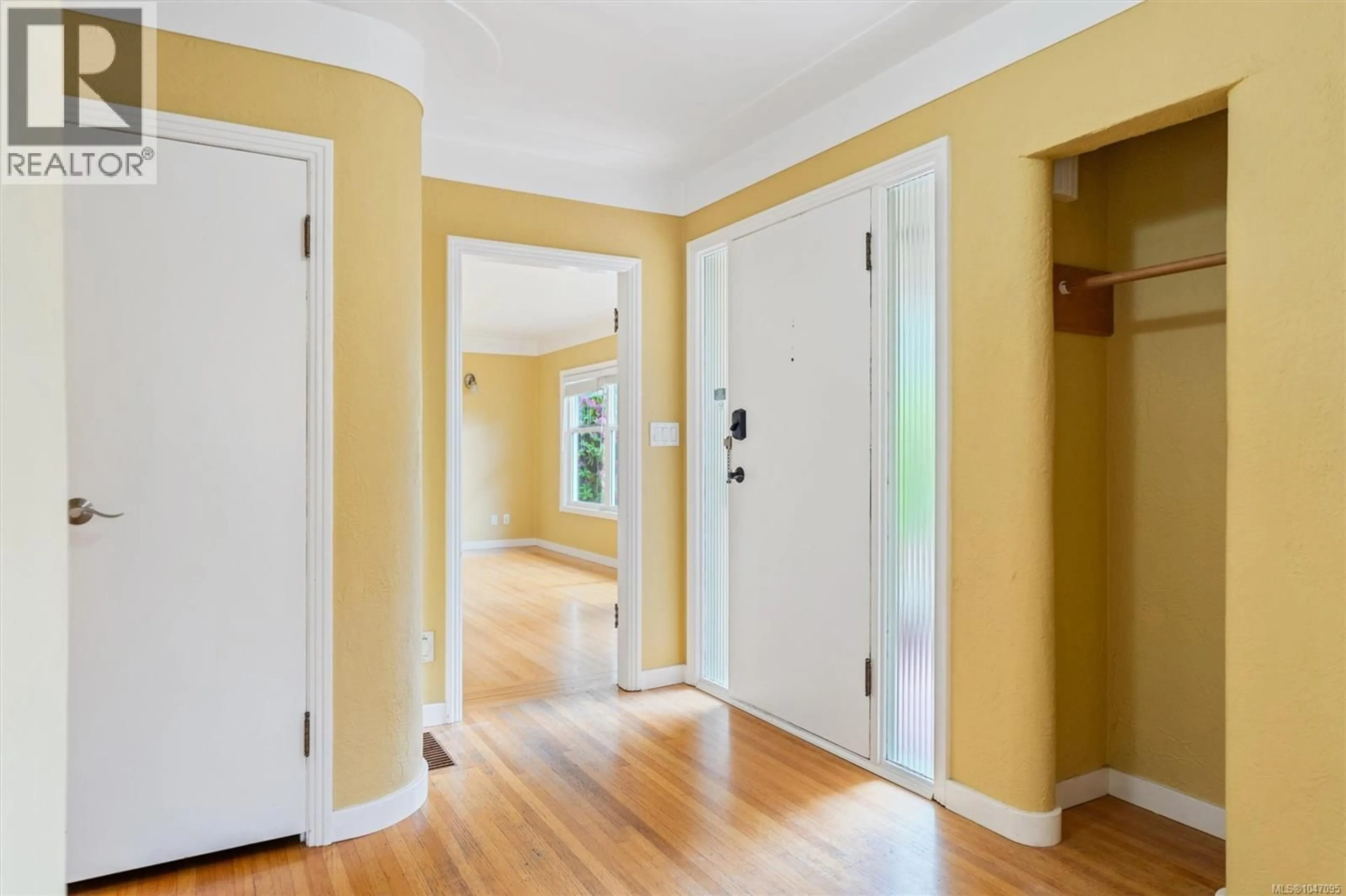 Indoor entryway for 2758 DUNLEVY STREET, Oak Bay British Columbia V8R5Z5