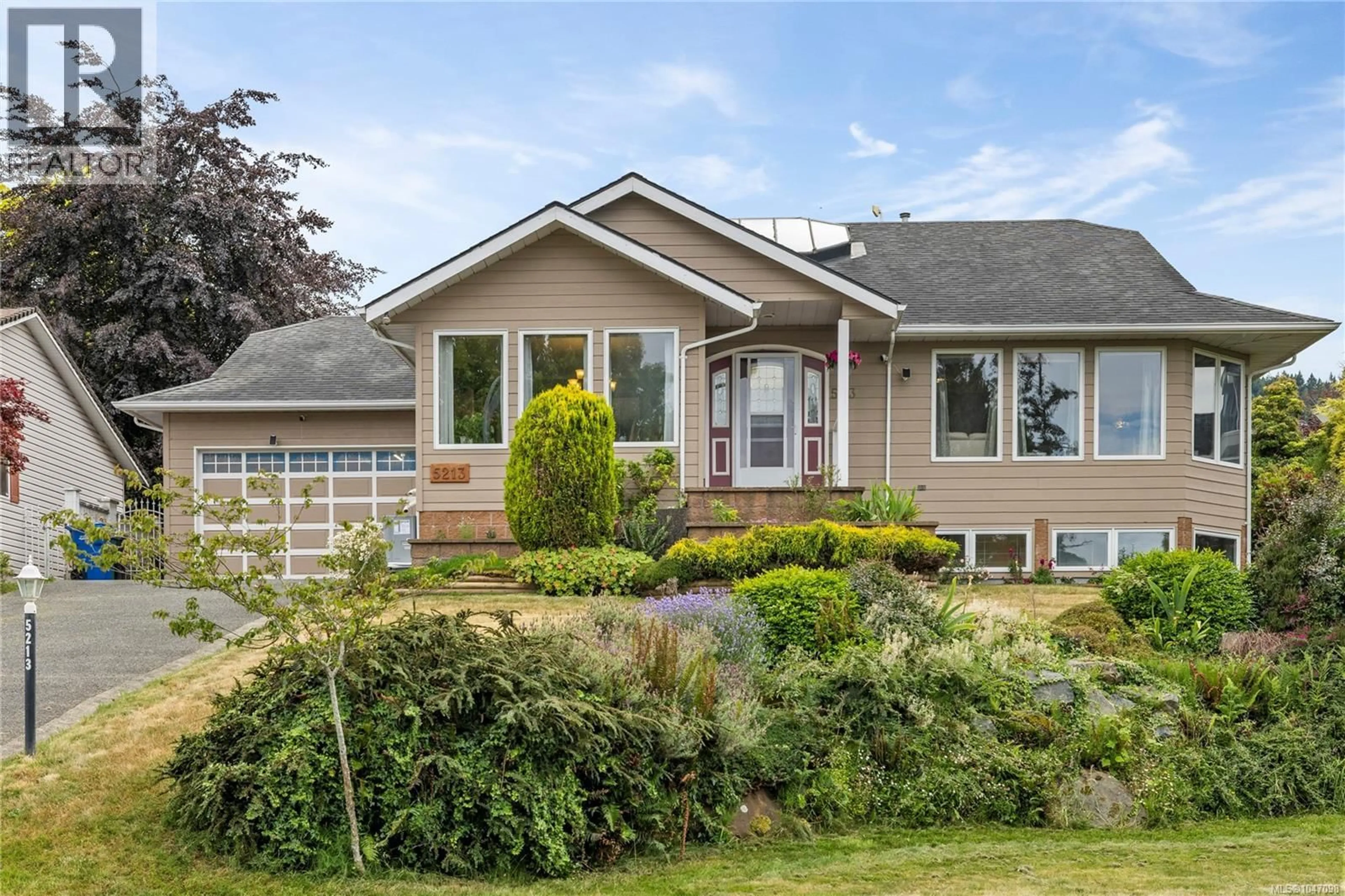 Home with vinyl exterior material, street for 5213 FILLINGER CRESCENT, Nanaimo British Columbia V9V1H7
