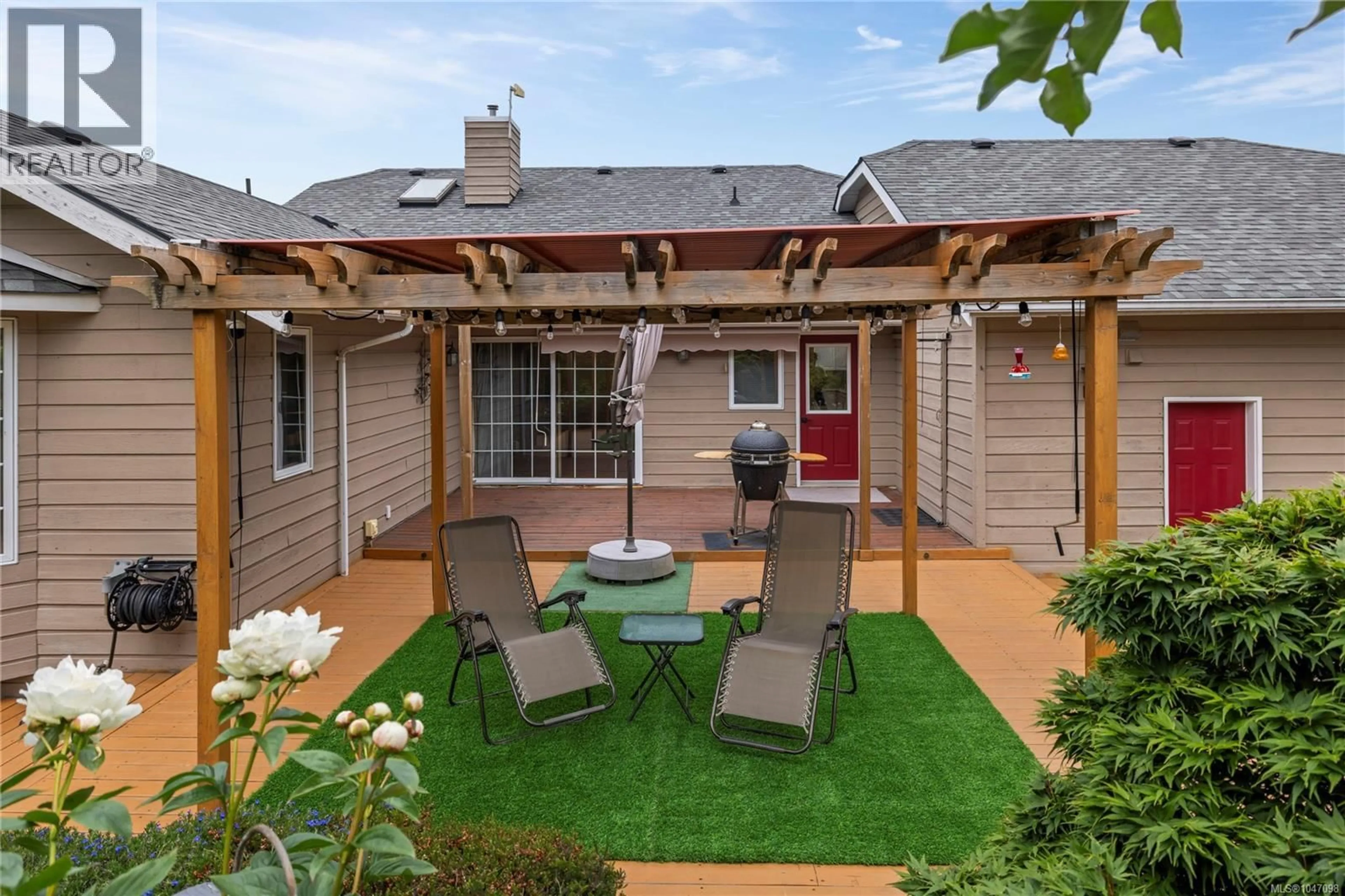 Patio, street for 5213 FILLINGER CRESCENT, Nanaimo British Columbia V9V1H7