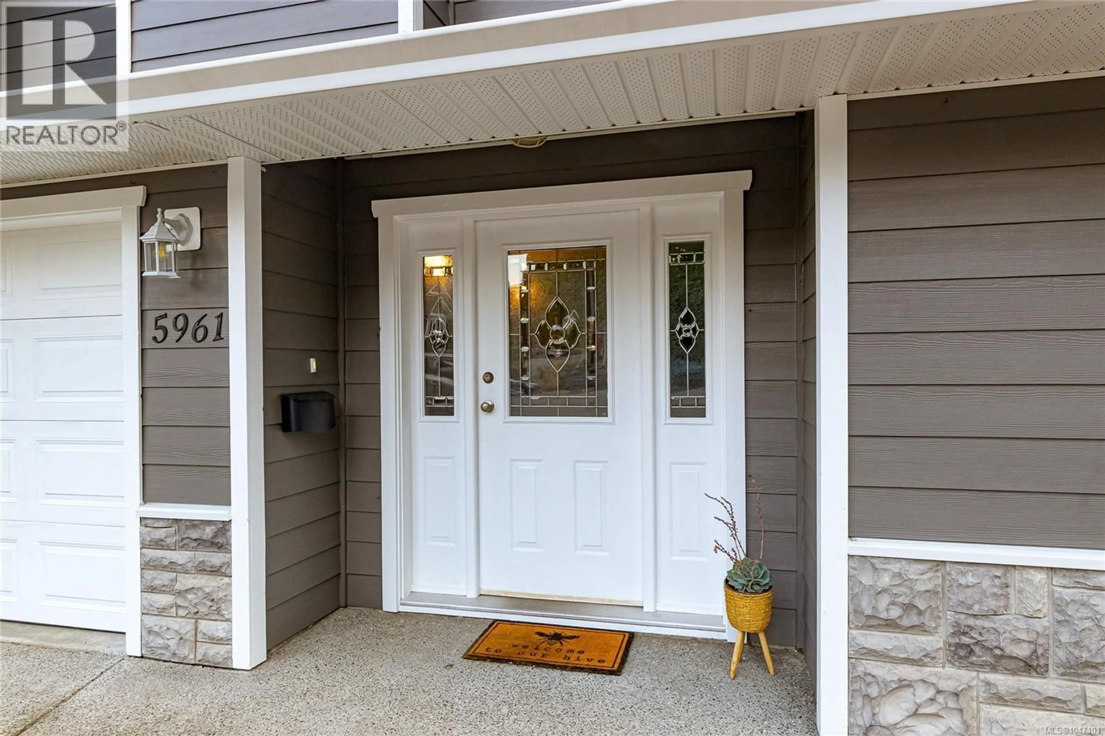 Indoor entryway for 5961 CORNERSTONE PLACE, Duncan British Columbia V9L0A1