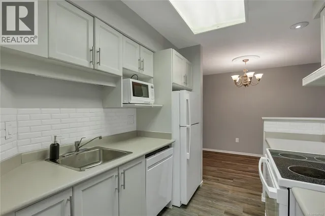 109 - 155 ERICKSON ROAD, Campbell River 3