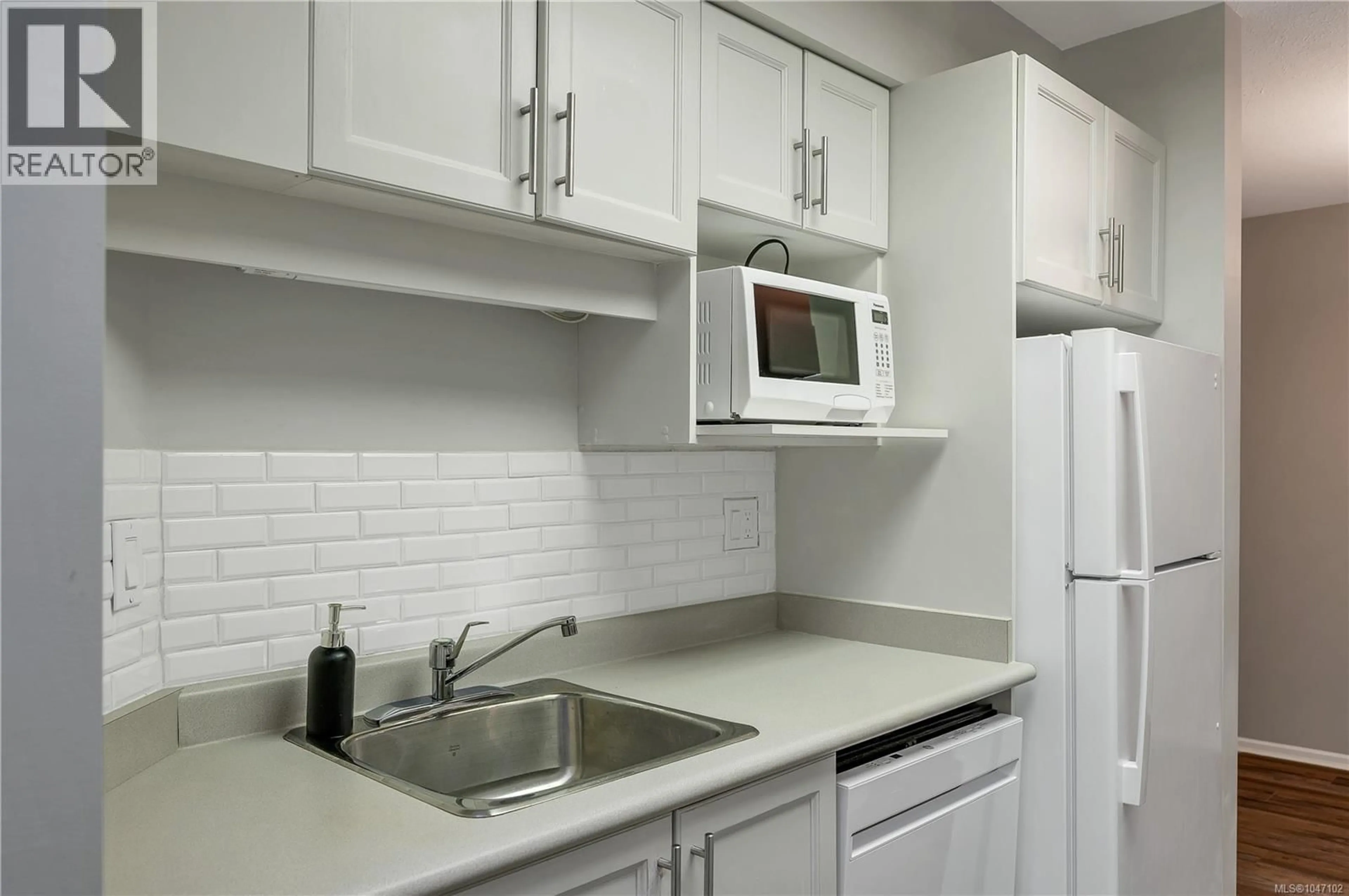 Standard kitchen, unknown for 109 - 155 ERICKSON ROAD, Campbell River British Columbia V9W1S6