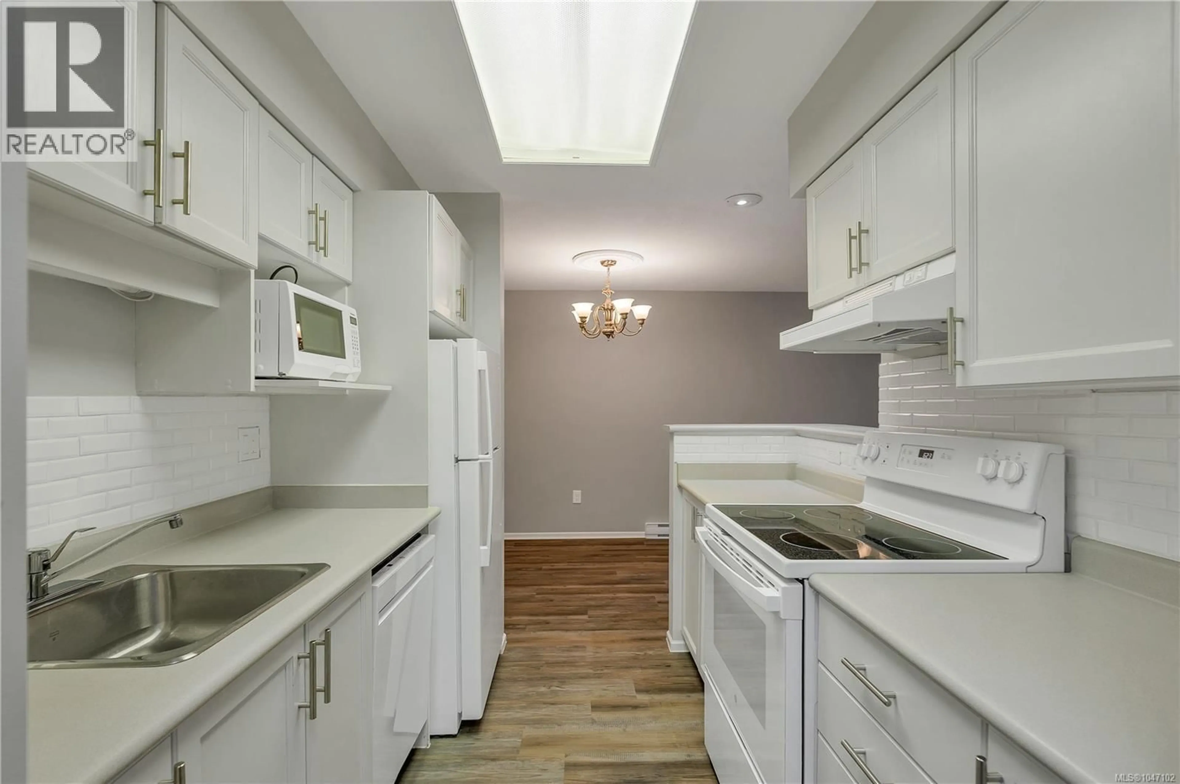 Standard kitchen, unknown for 109 - 155 ERICKSON ROAD, Campbell River British Columbia V9W1S6