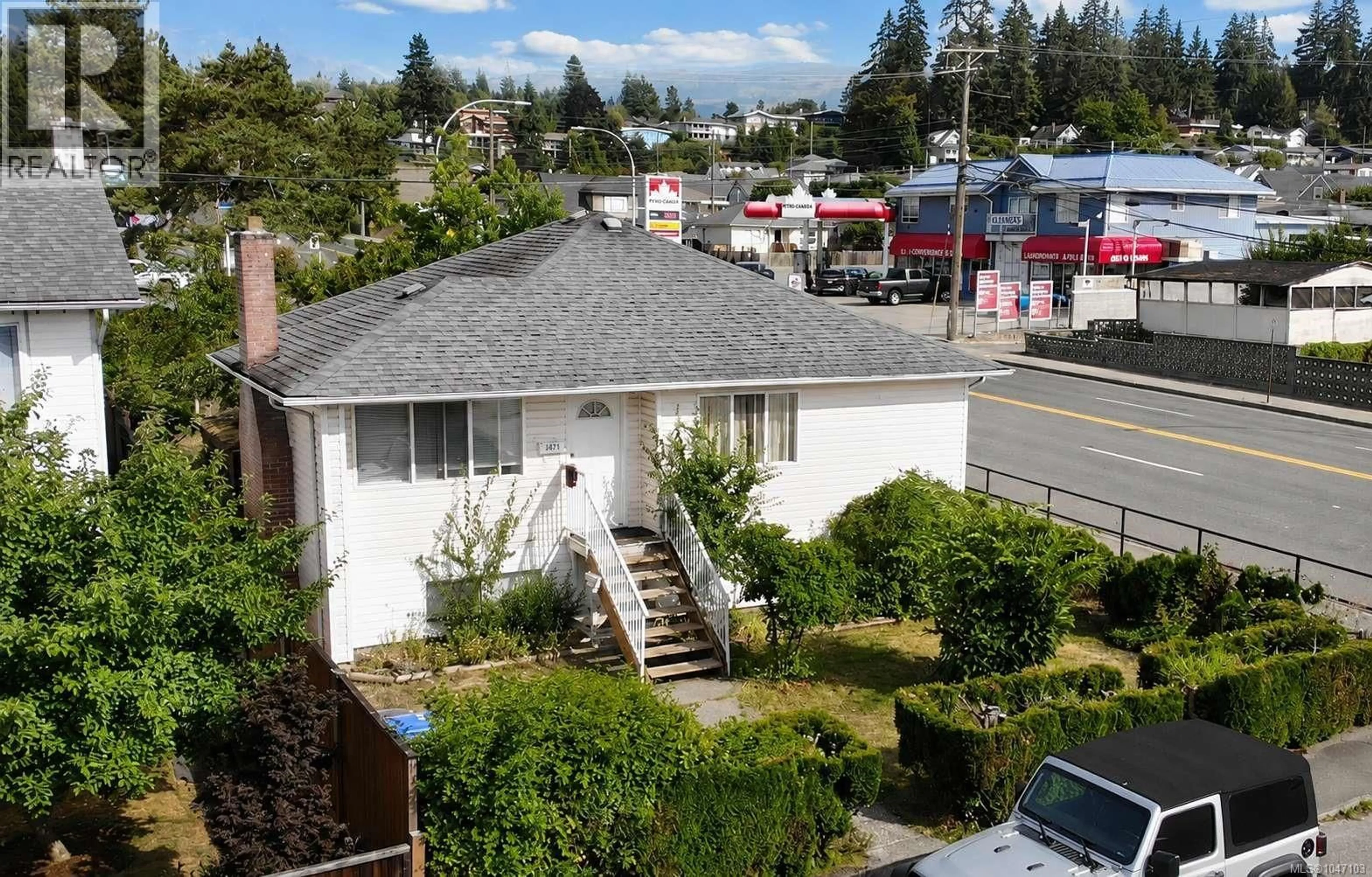 A pic from outside/outdoor area/front of a property/back of a property/a pic from drone, street for 3813 14TH AVENUE, Port Alberni British Columbia V9Y5C1