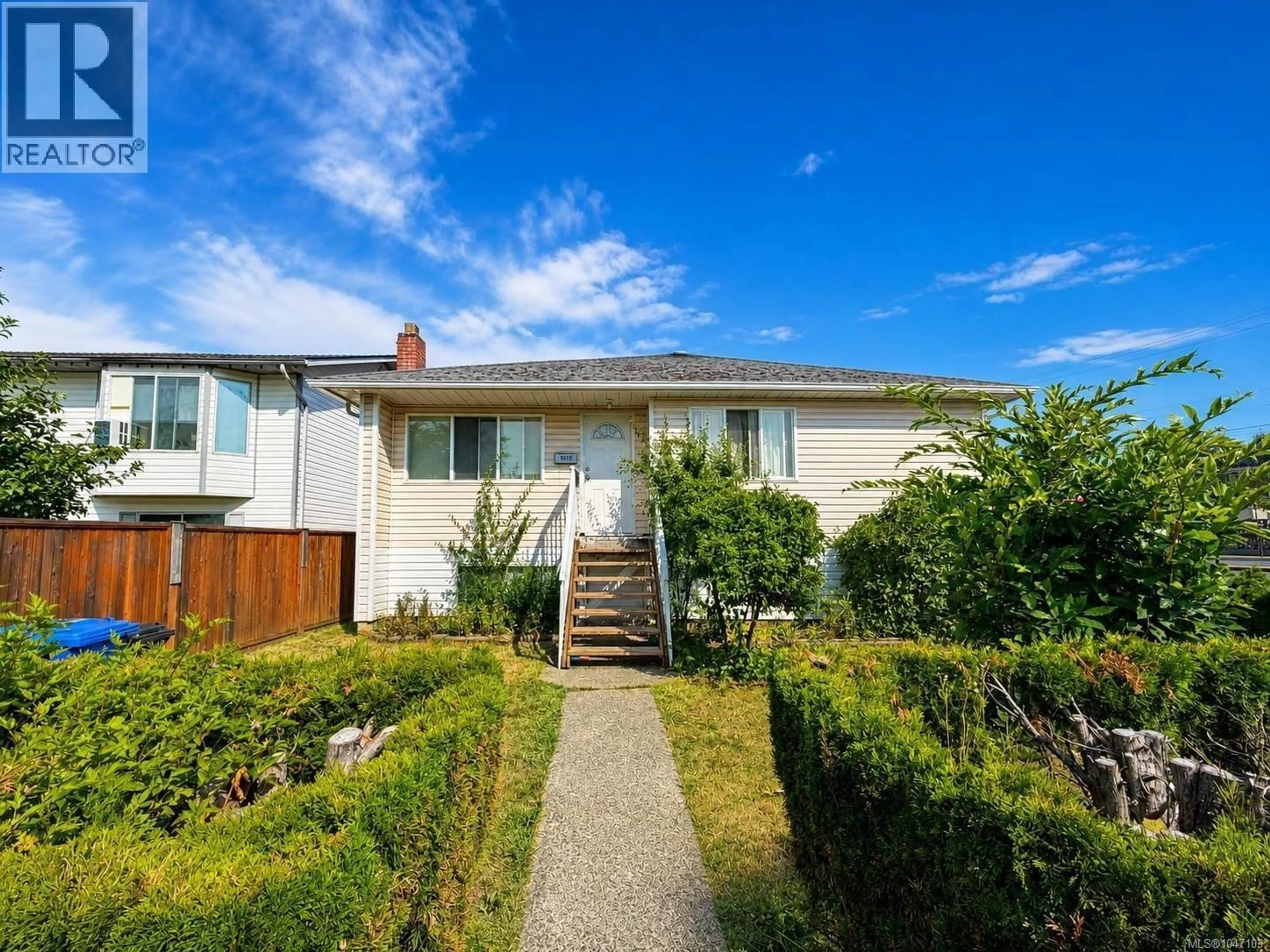 A pic from outside/outdoor area/front of a property/back of a property/a pic from drone, street for 3813 14TH AVENUE, Port Alberni British Columbia V9Y5C1