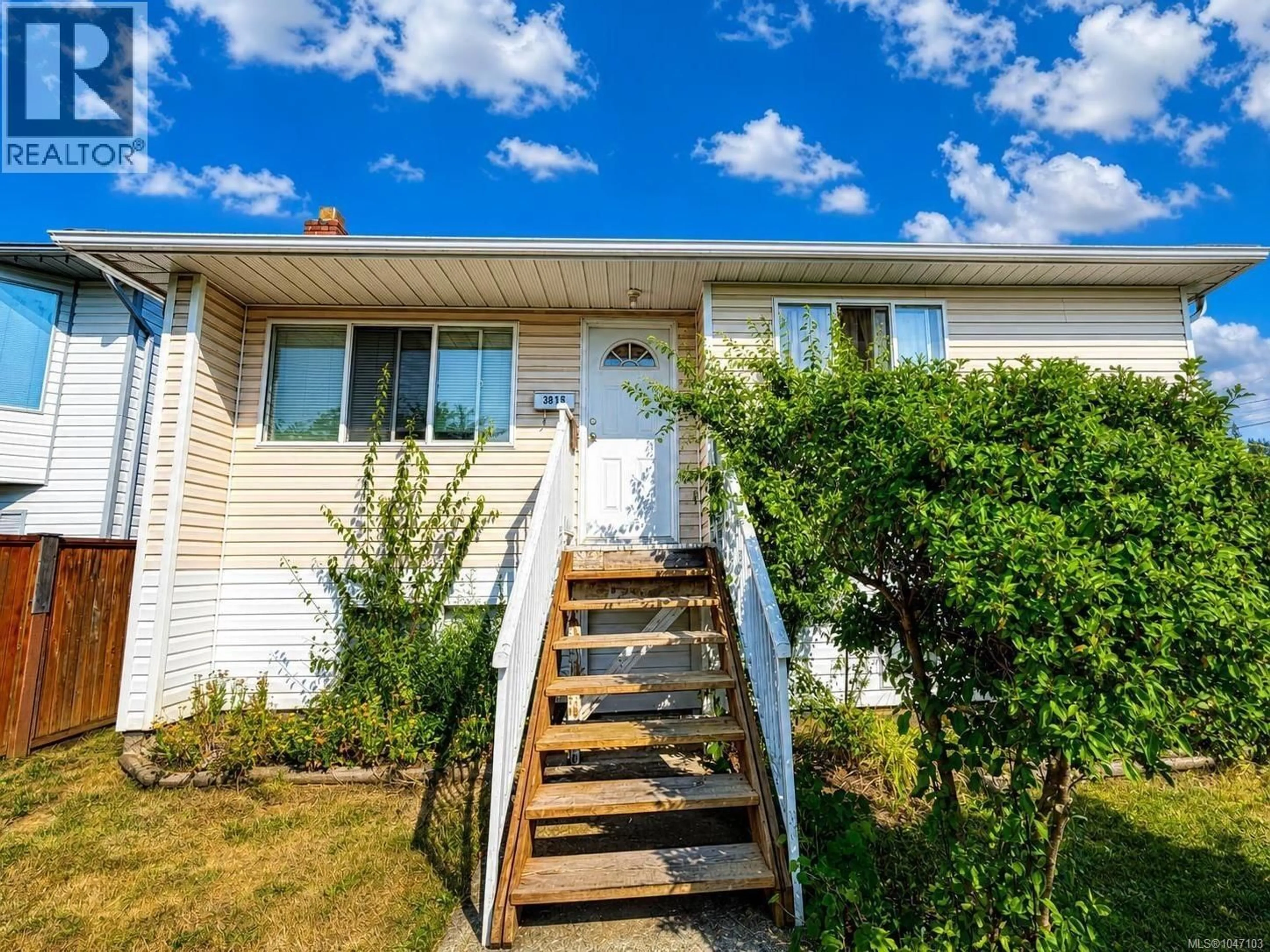 Home with vinyl exterior material, street for 3813 14TH AVENUE, Port Alberni British Columbia V9Y5C1