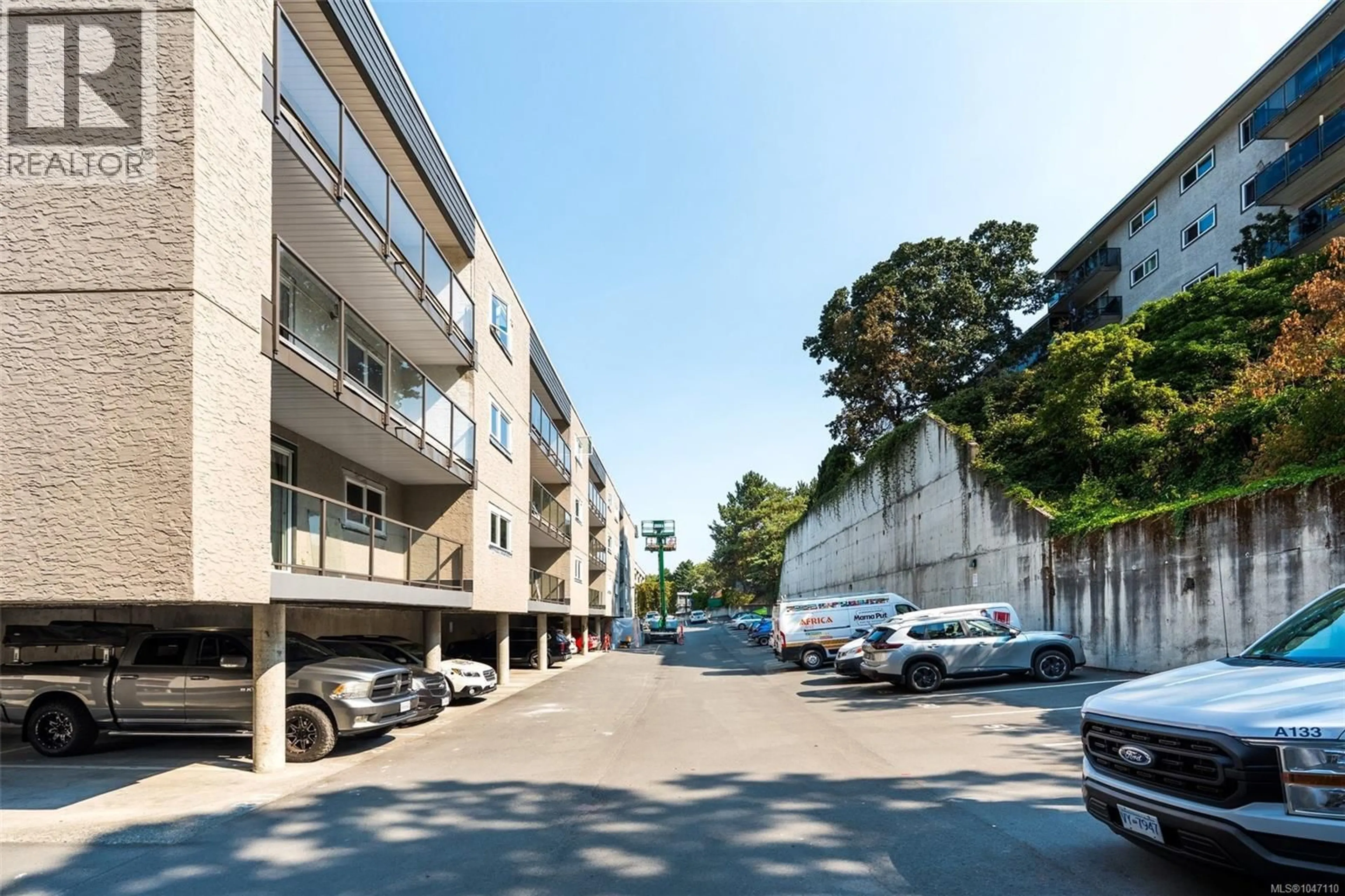 Parking for 421 - 3255 GLASGOW AVENUE, Saanich British Columbia V8X4S4