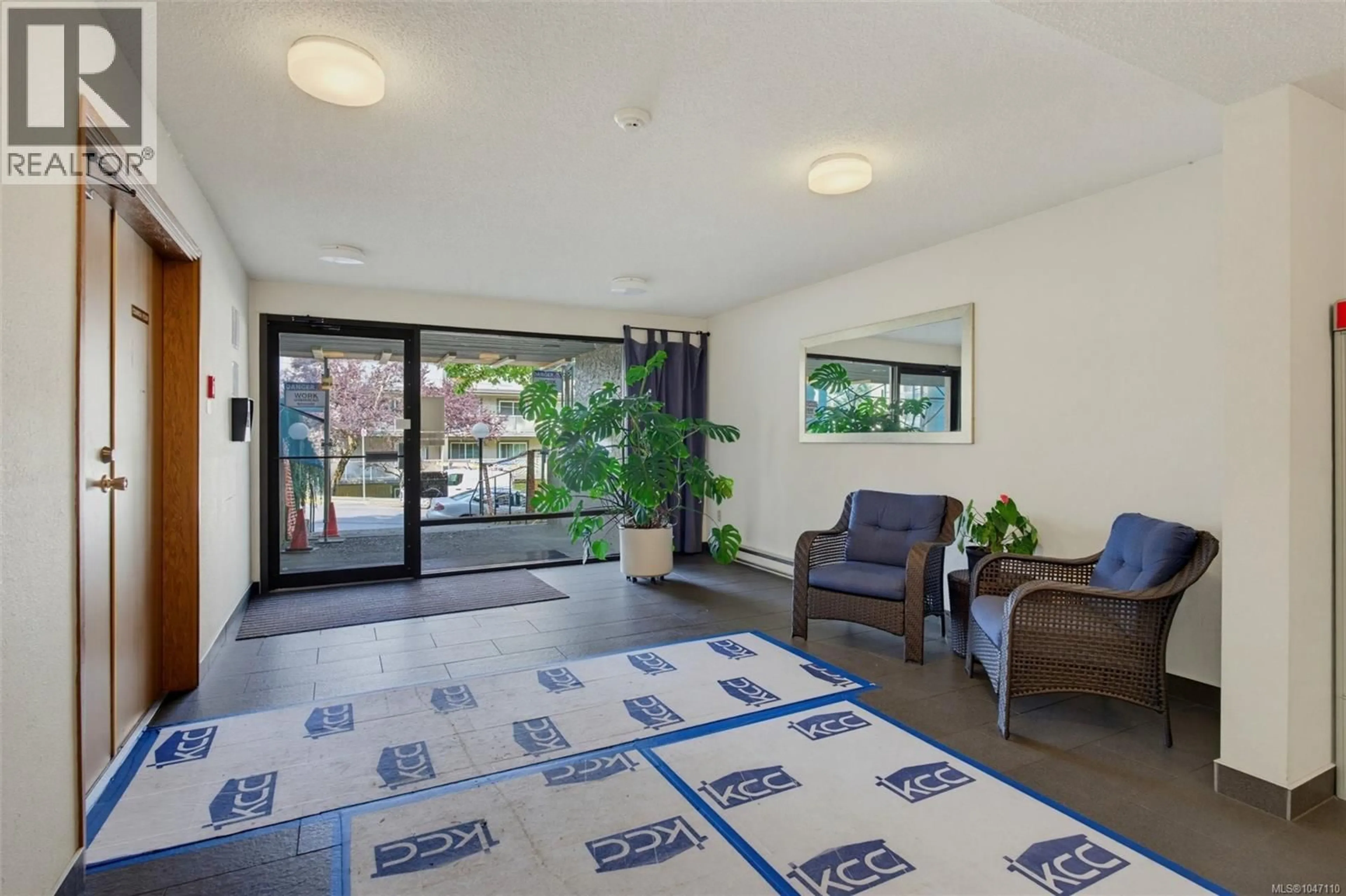 A pic of a room for 421 - 3255 GLASGOW AVENUE, Saanich British Columbia V8X4S4