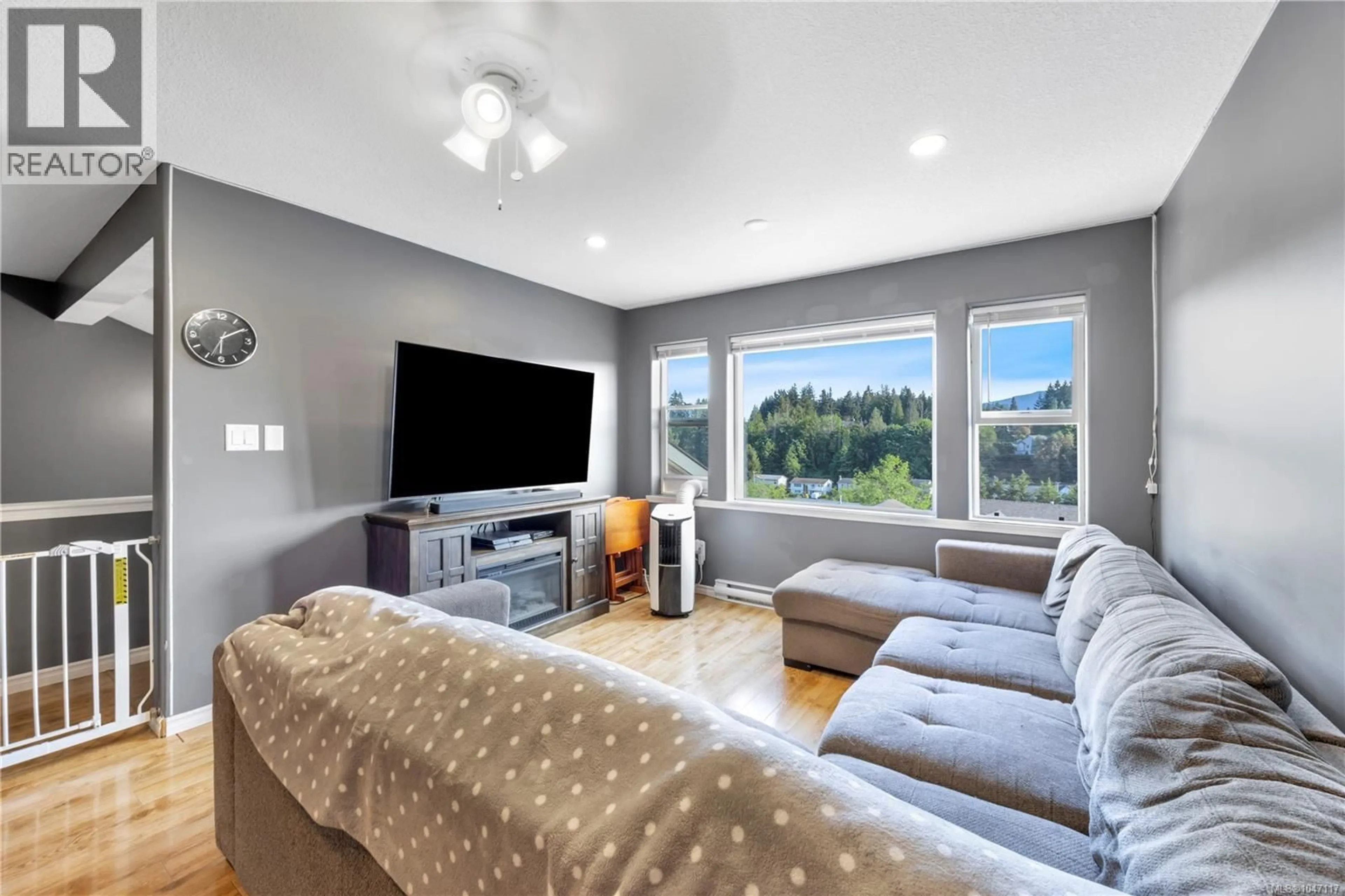 Living room with furniture, unknown for 4780 FAIRBROOK CRESCENT, Nanaimo British Columbia V9T6M6
