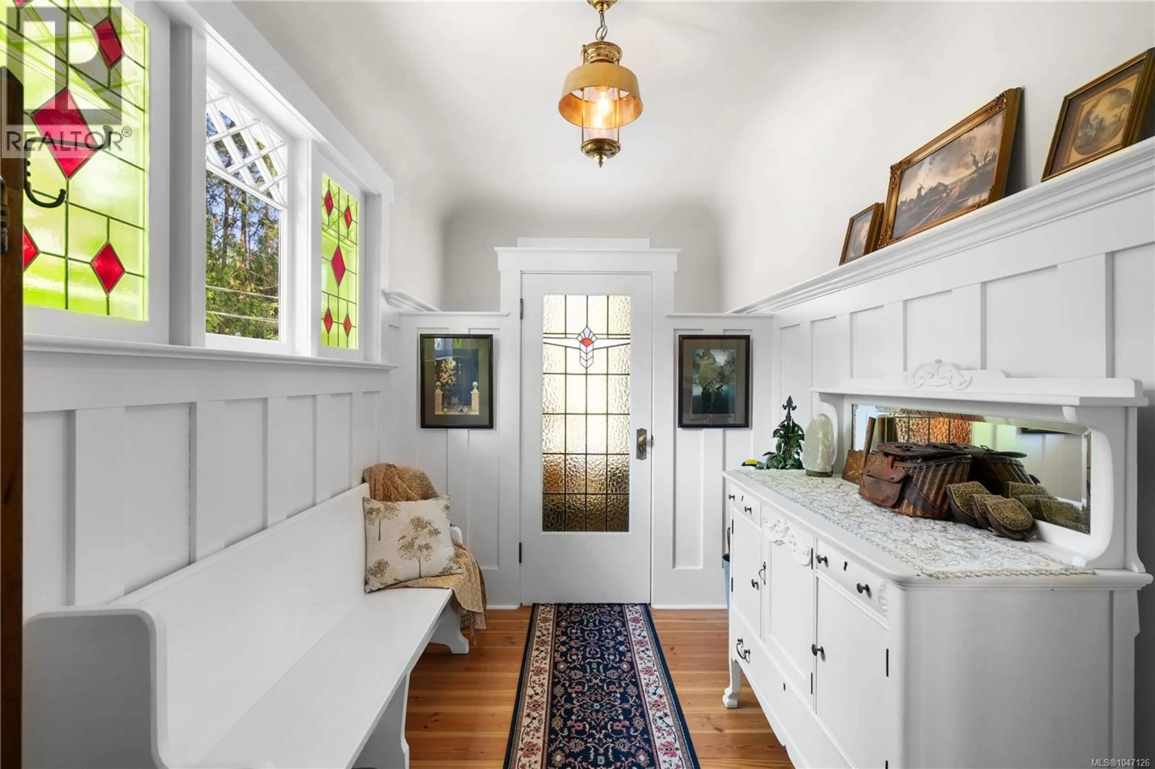 Indoor entryway for 1220 SHAWNIGAN-MILL BAY ROAD, Mill Bay British Columbia V0R2P2