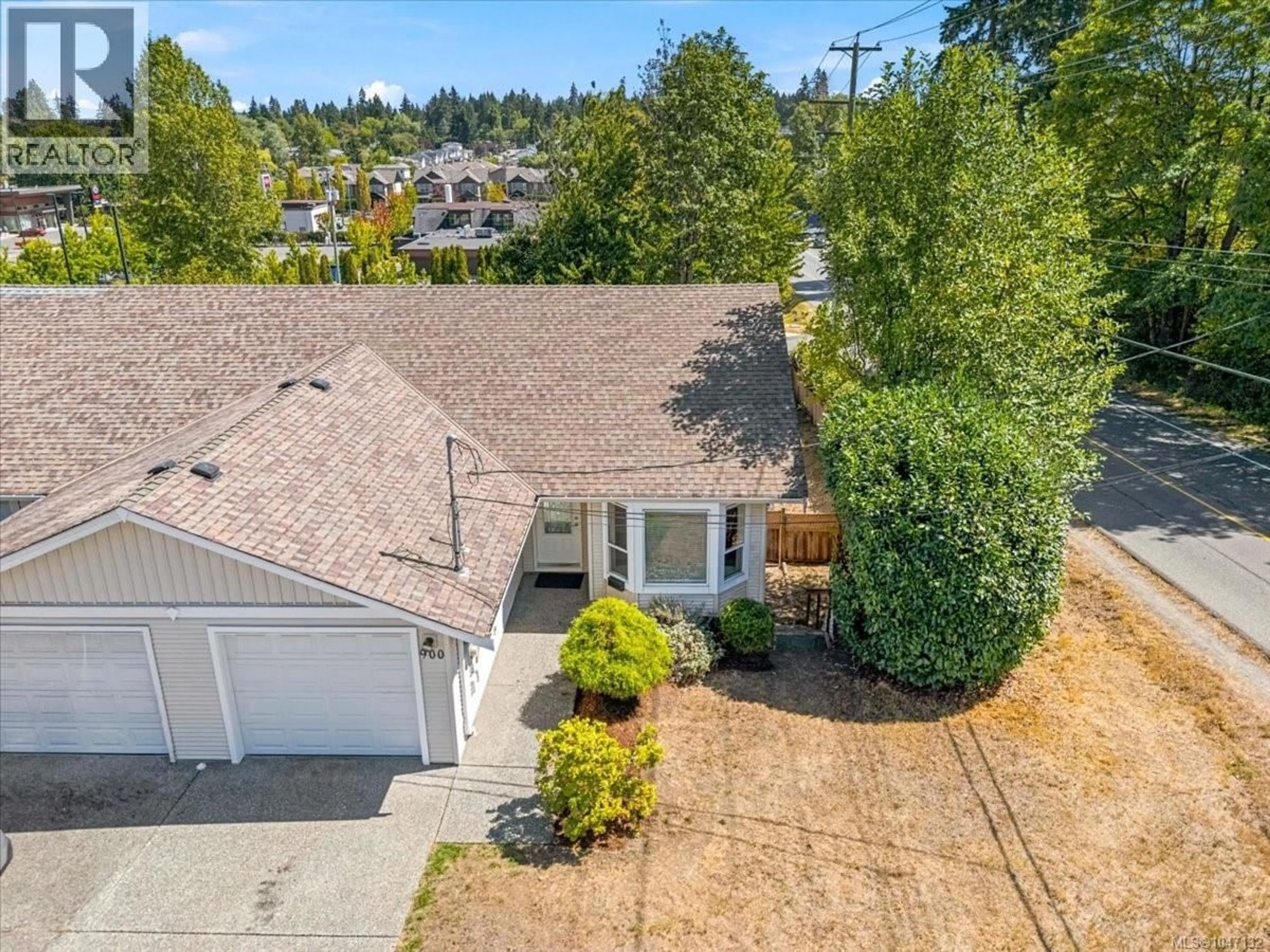 A pic from outside/outdoor area/front of a property/back of a property/a pic from drone, unknown for 900 GEORGIA AVENUE, Nanaimo British Columbia V9R5W8