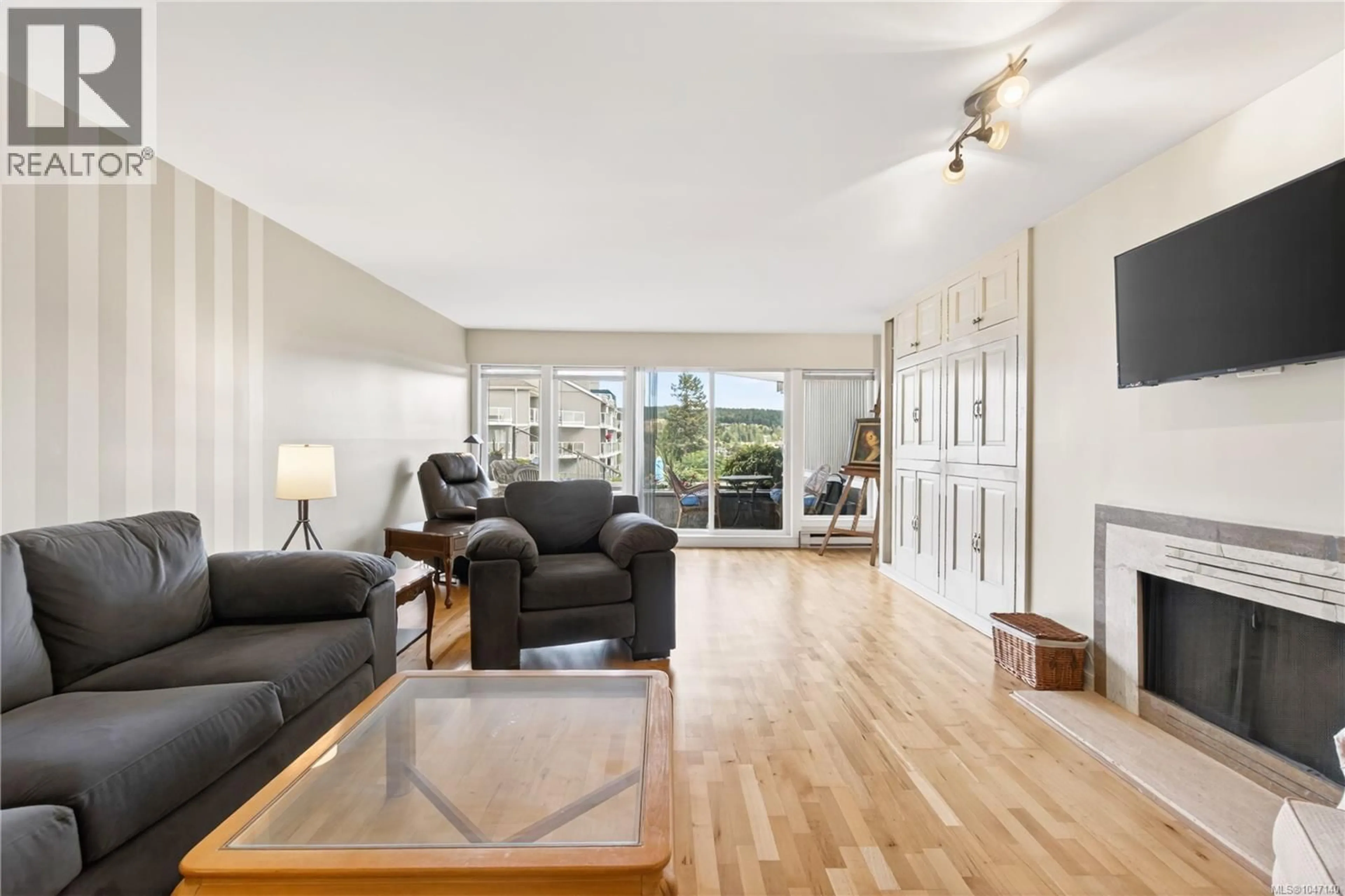 Living room with furniture, wood/laminate floor for 310 - 2560 DEPARTURE BAY ROAD, Nanaimo British Columbia V9S5P1
