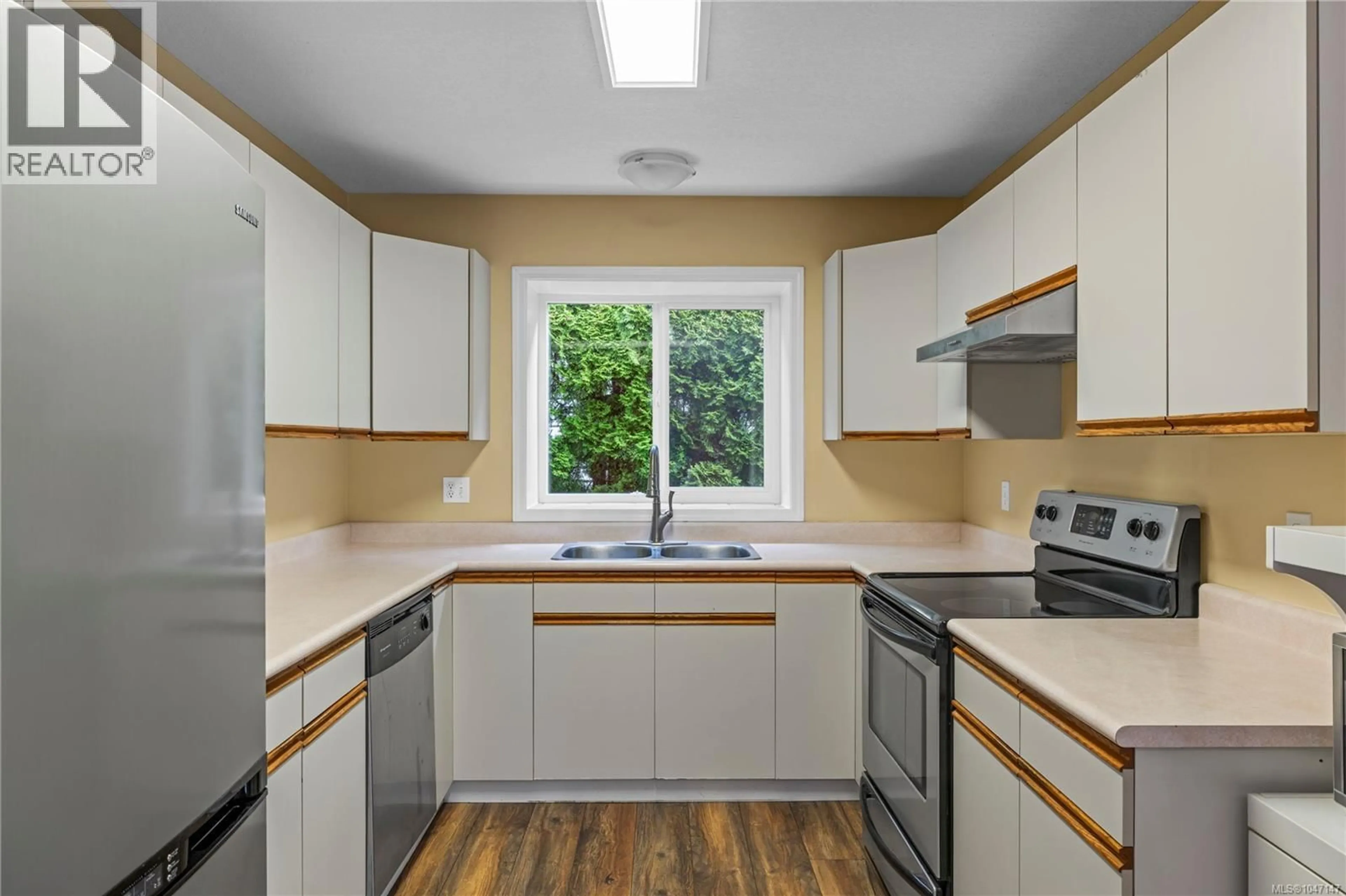 Standard kitchen, unknown for 574 HIRST AVENUE, Parksville British Columbia V9P1H8