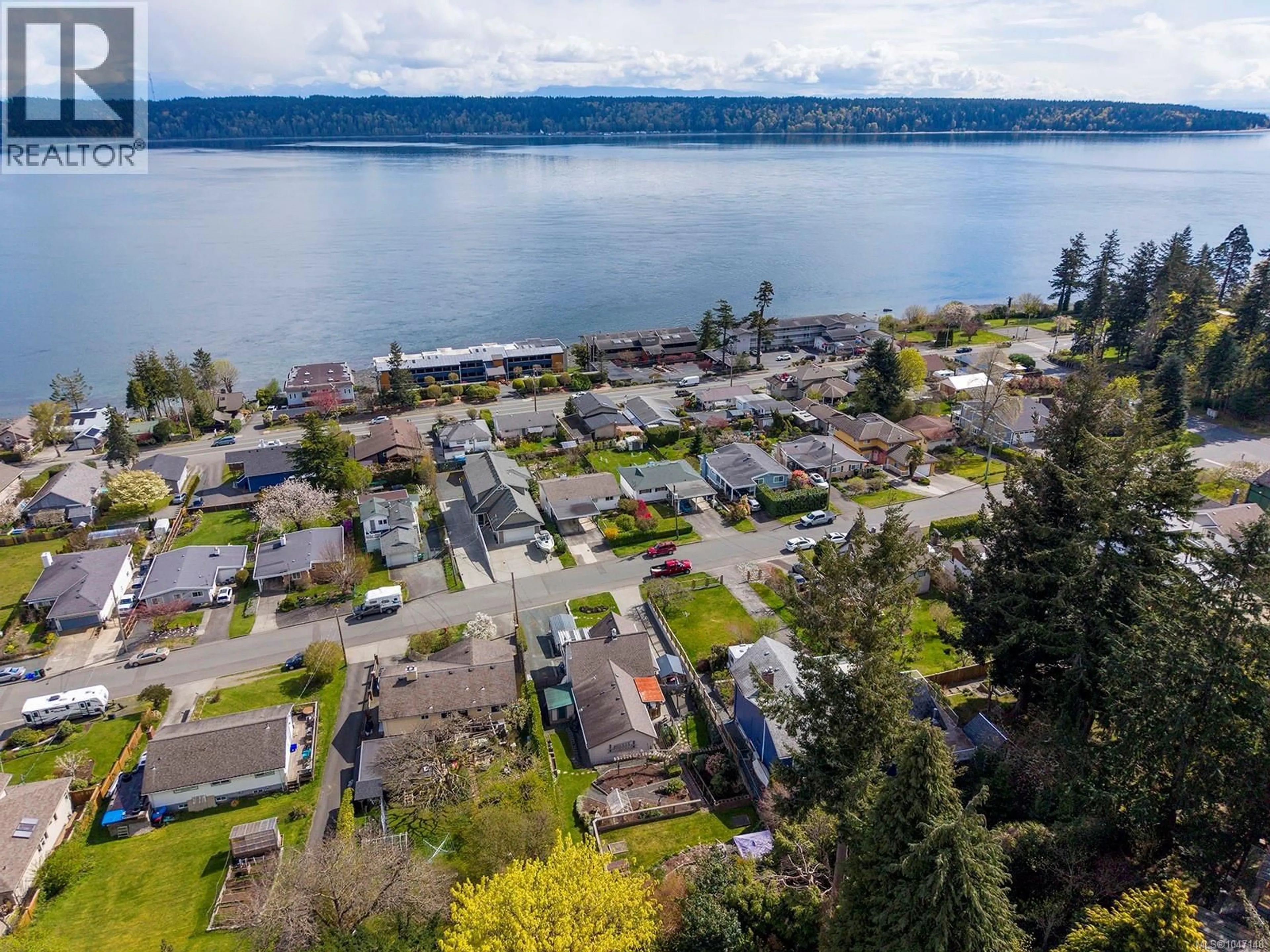 A pic from outside/outdoor area/front of a property/back of a property/a pic from drone, water/lake/river/ocean view for 542 THULIN STREET, Campbell River British Columbia V9W2L1