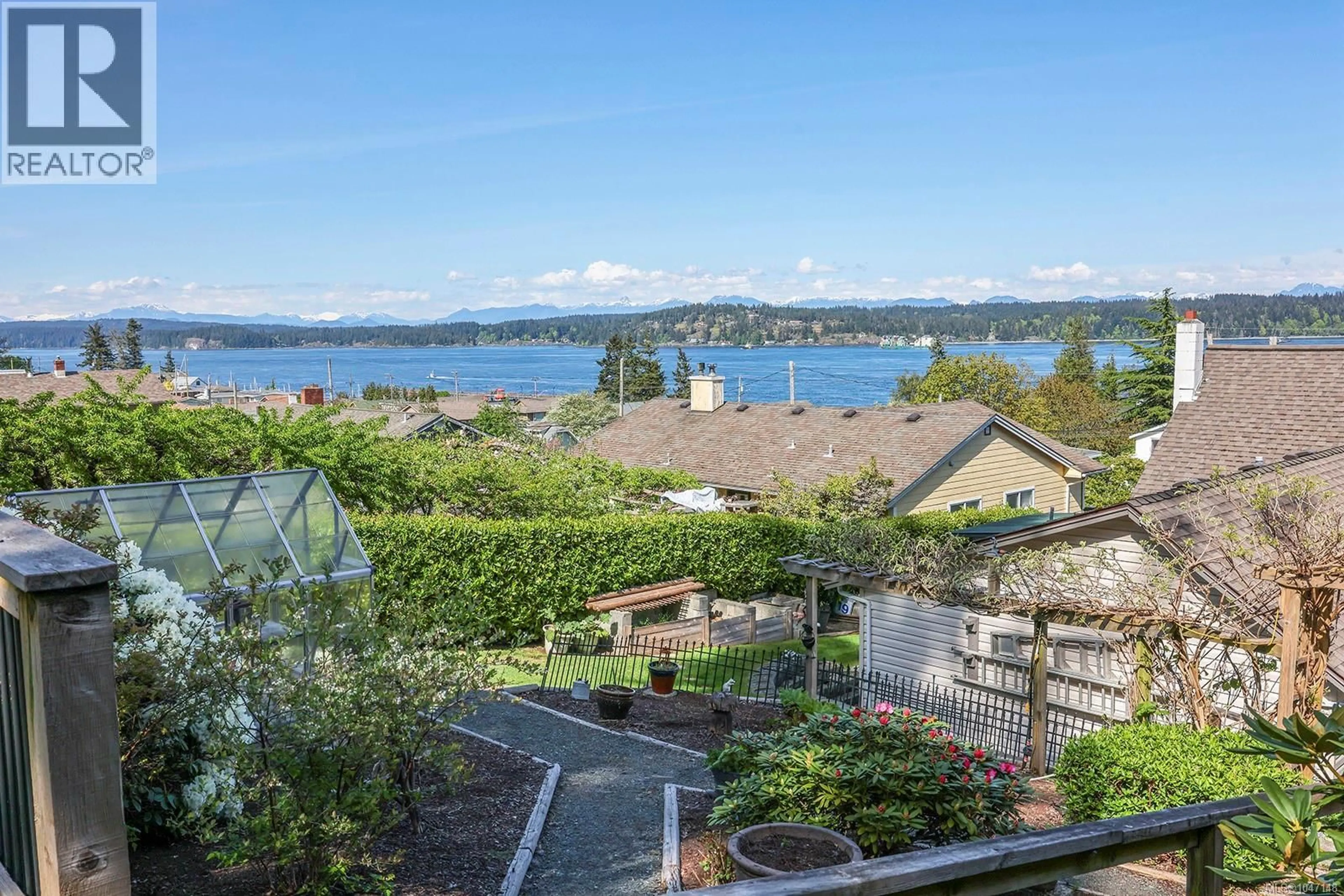 Patio, water/lake/river/ocean view for 542 THULIN STREET, Campbell River British Columbia V9W2L1