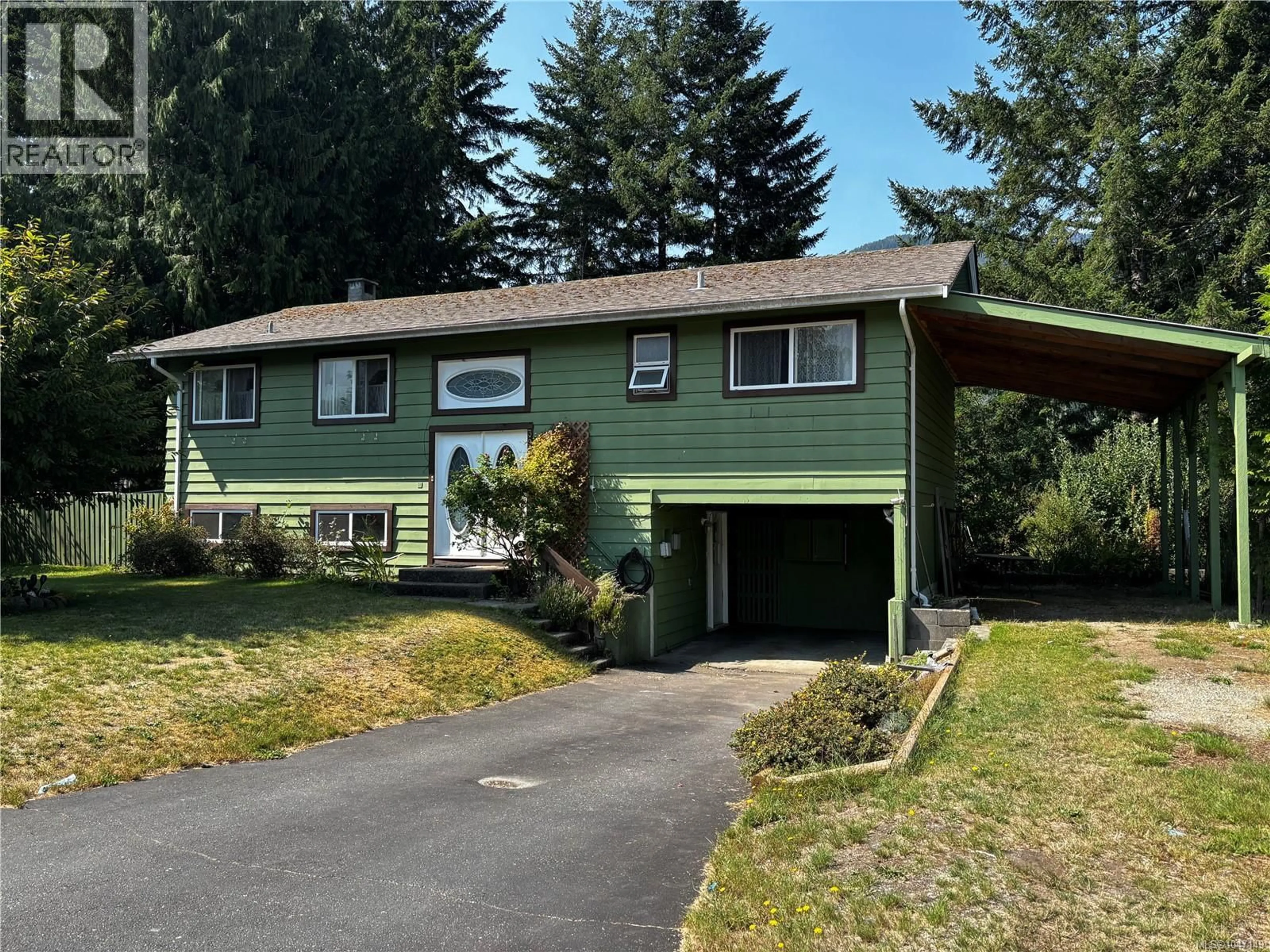 Home with vinyl exterior material, street for 390 ALDER CRESCENT, Gold River British Columbia V0P1G0