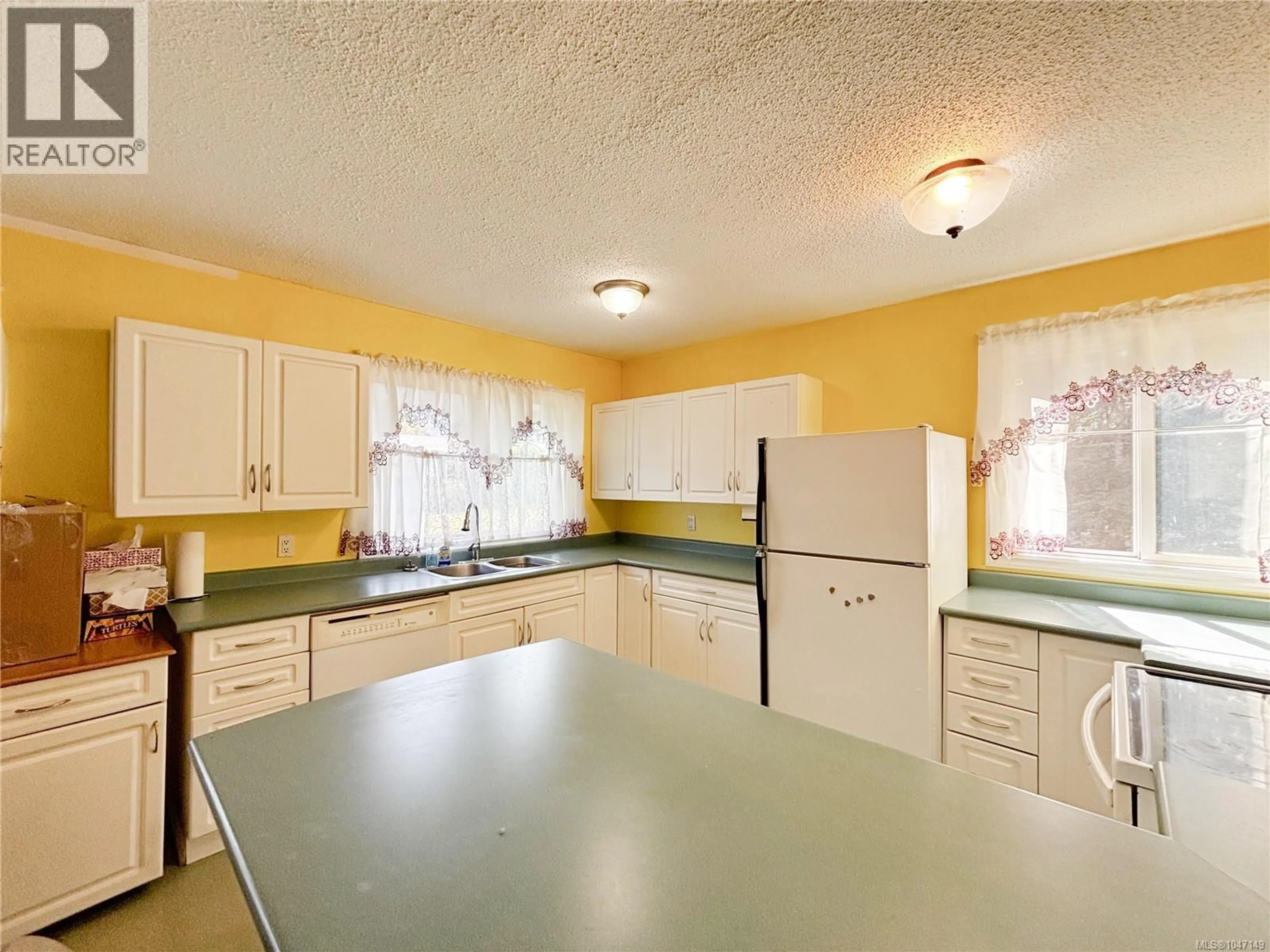 Standard kitchen, unknown for 390 ALDER CRESCENT, Gold River British Columbia V0P1G0