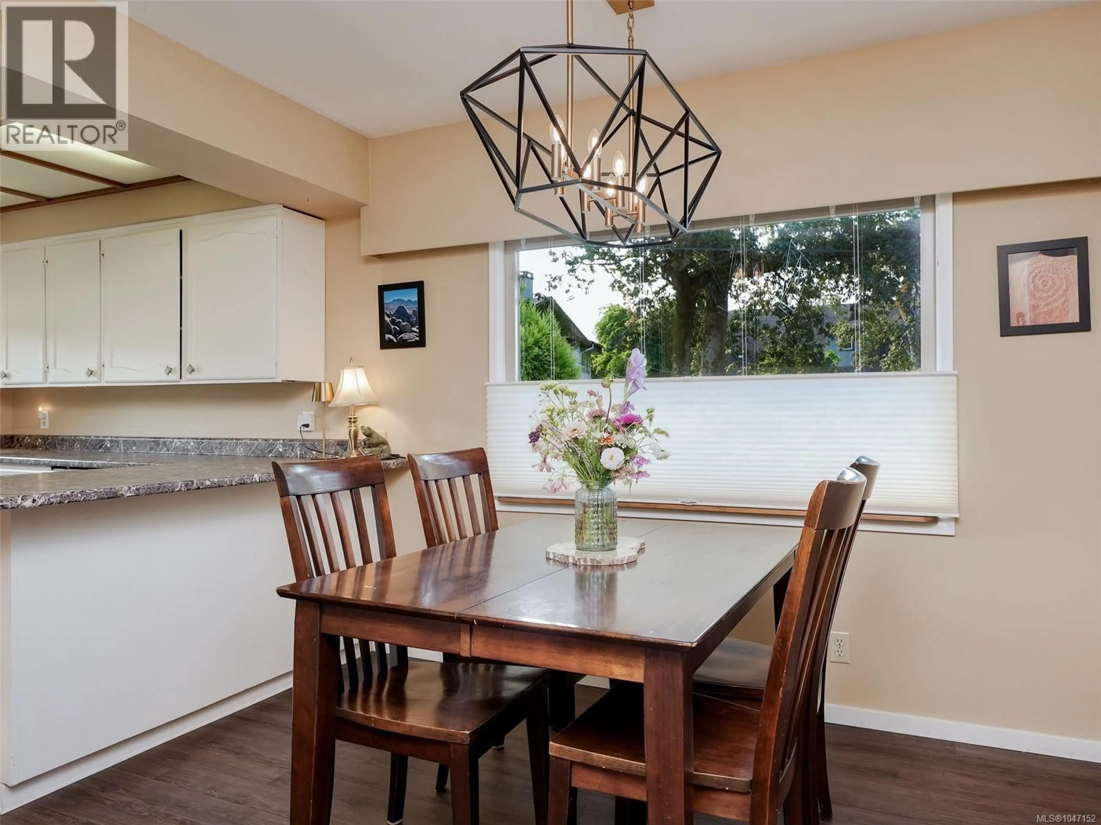Dining room, wood/laminate floor for 1050 LESLIE DRIVE, Saanich British Columbia V8X2Y8