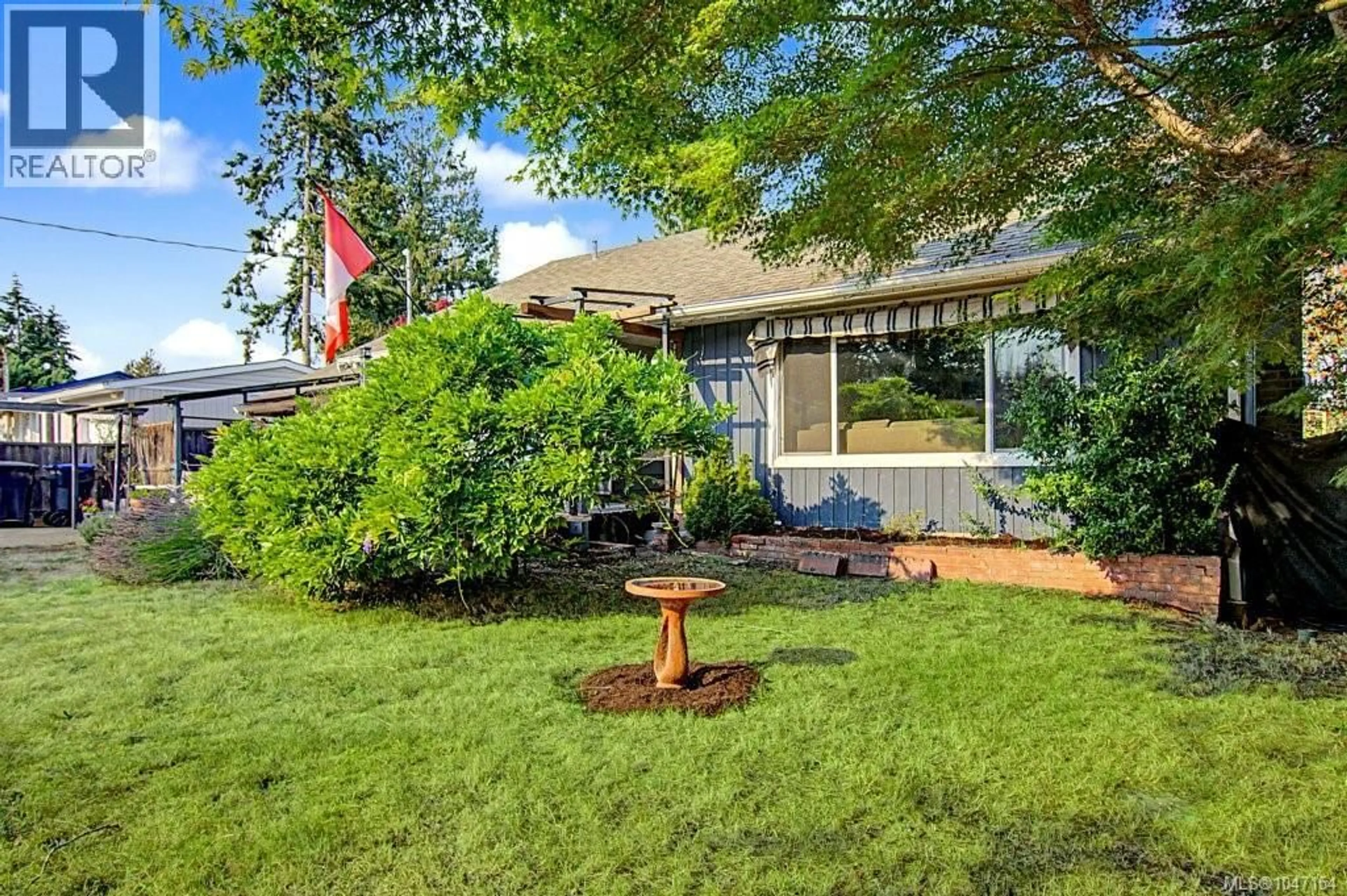 Patio, street for 402 YOUNG STREET, Parksville British Columbia V9P1C3