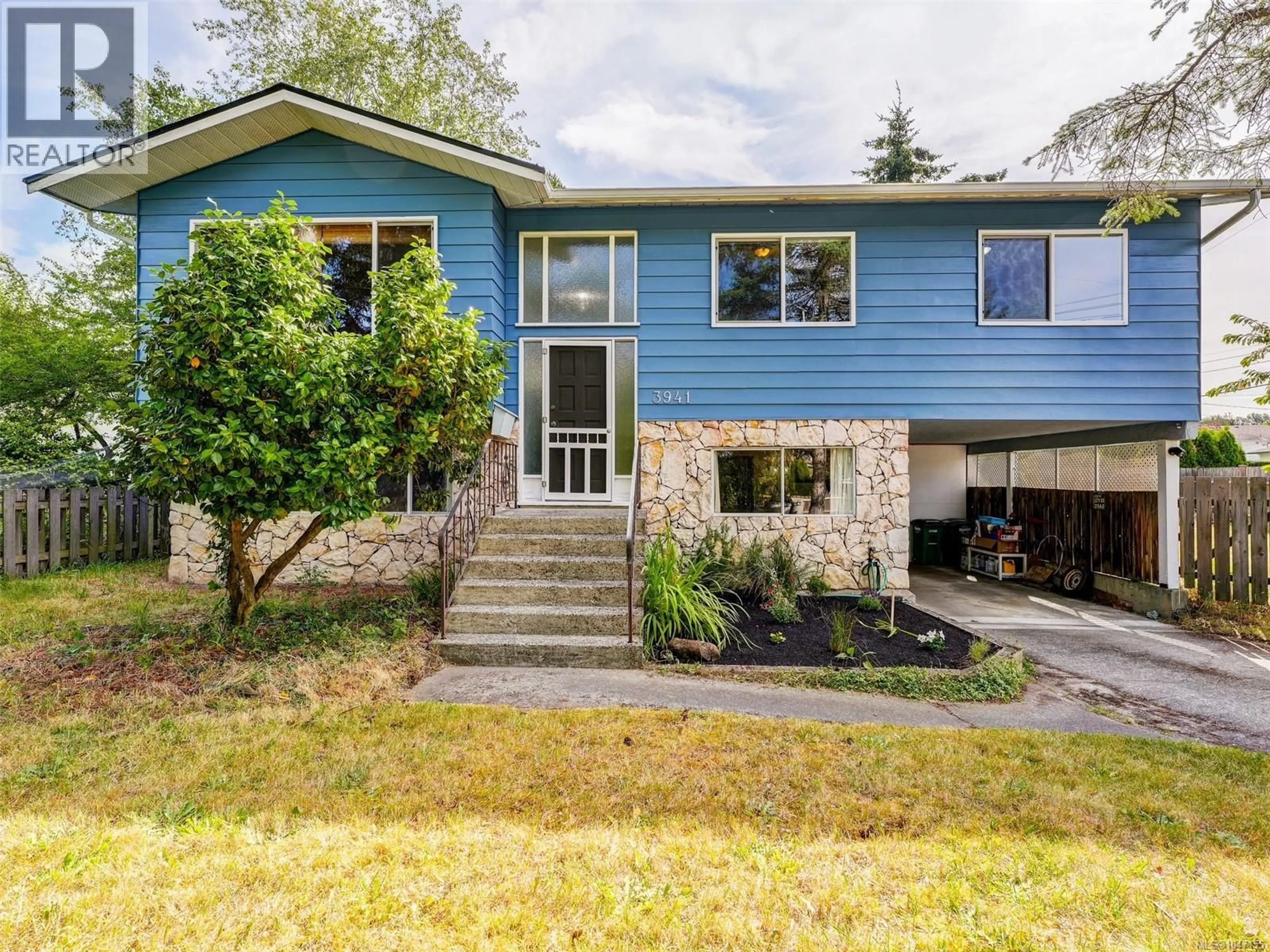 Home with vinyl exterior material, street for 3941 LARCHWOOD DRIVE, Saanich British Columbia V8N5L5