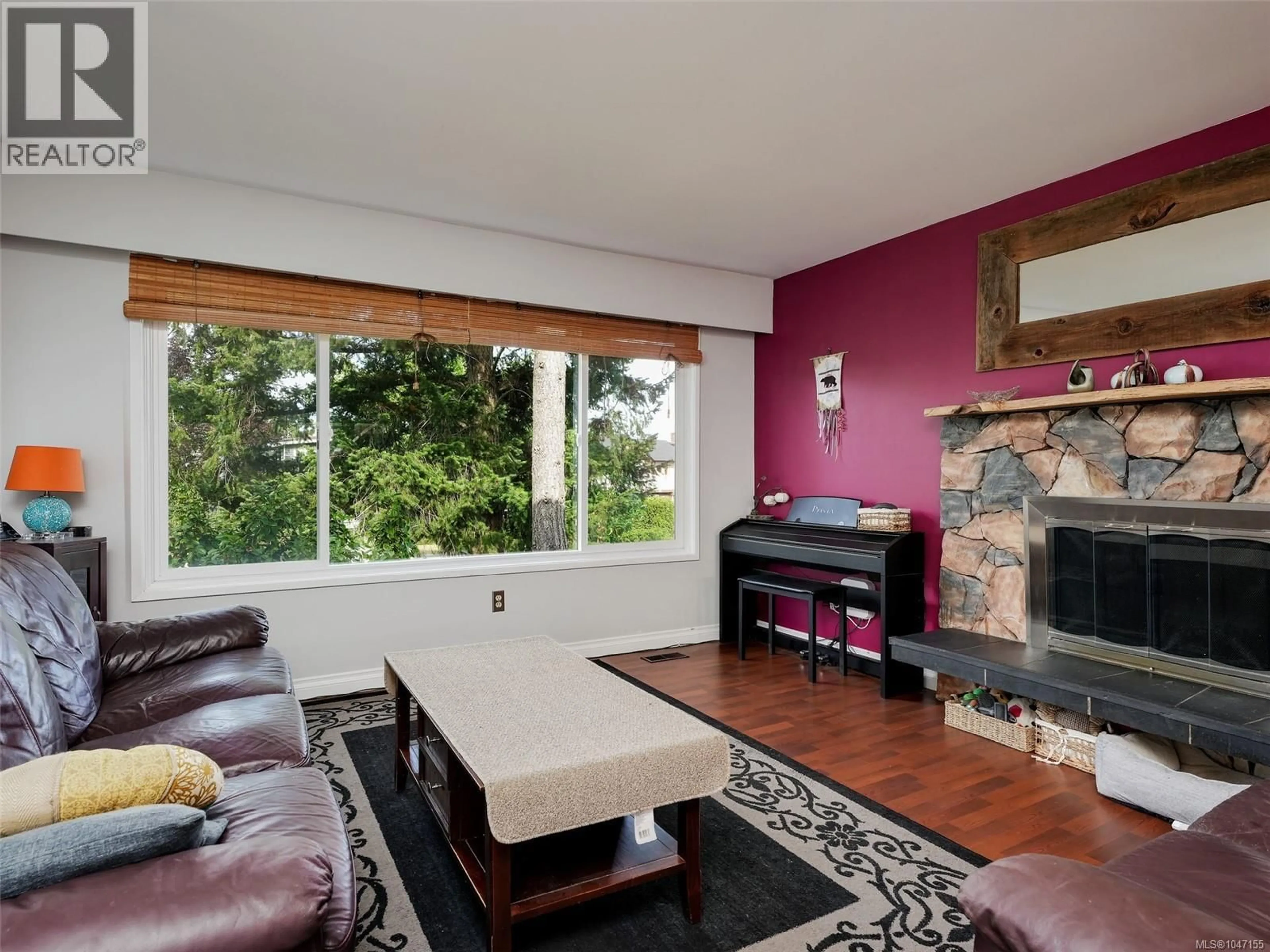Living room with furniture, wood/laminate floor for 3941 LARCHWOOD DRIVE, Saanich British Columbia V8N5L5
