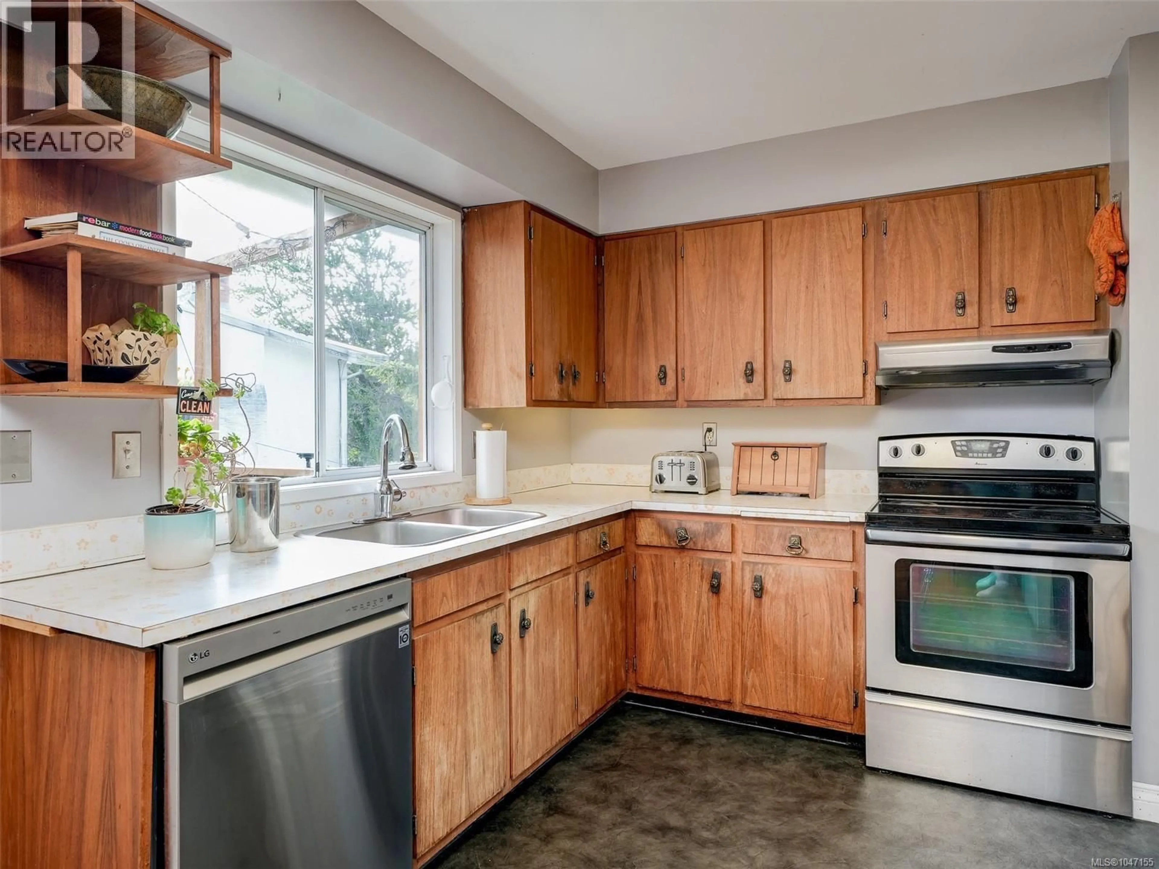 Standard kitchen, unknown for 3941 LARCHWOOD DRIVE, Saanich British Columbia V8N5L5