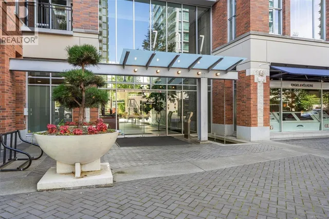 S305 - 737 HUMBOLDT STREET, Victoria 4