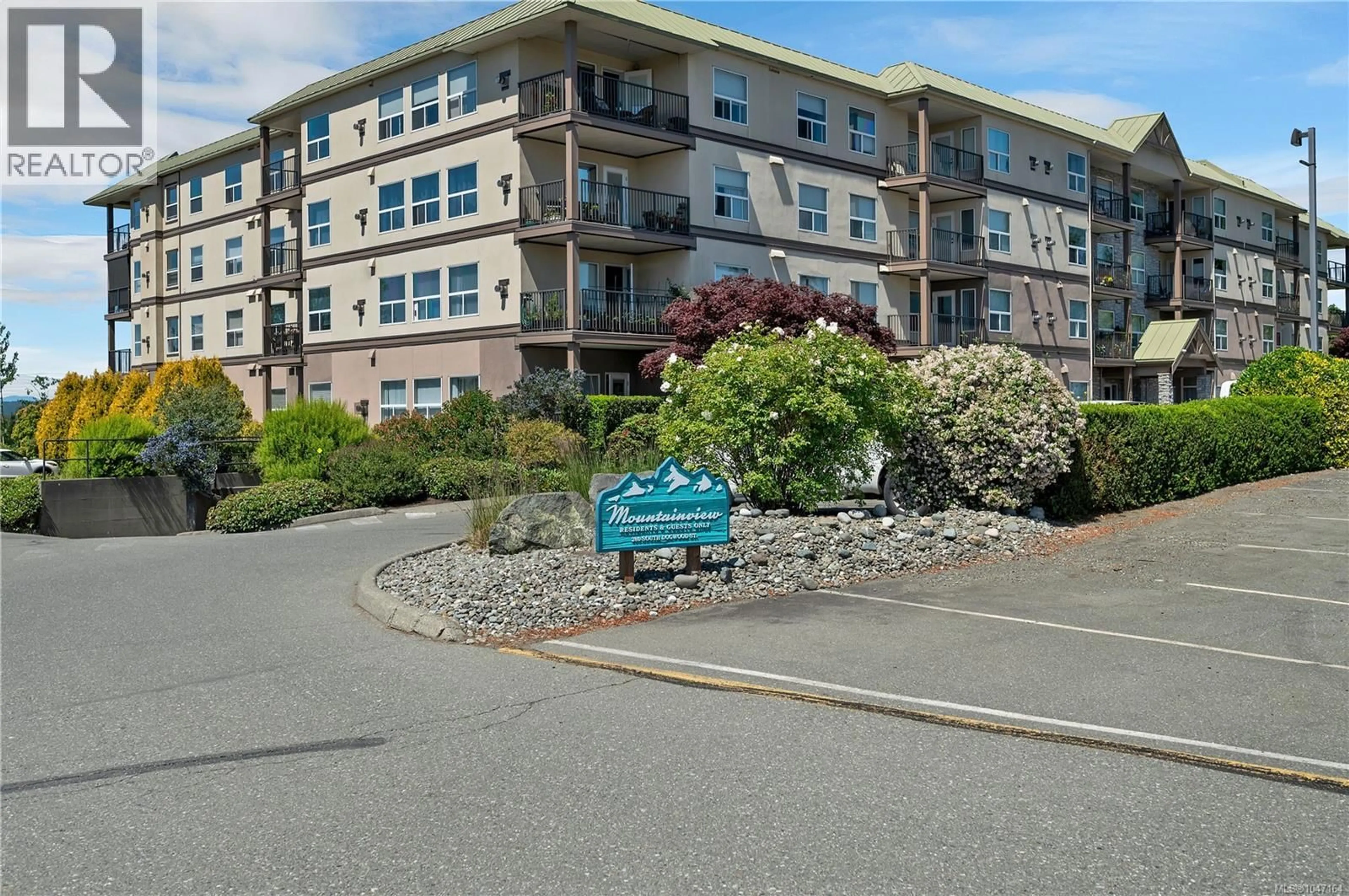 A pic from outside/outdoor area/front of a property/back of a property/a pic from drone, mountain view for 209 - 280 DOGWOOD STREET SOUTH, Campbell River British Columbia V9W6Y7