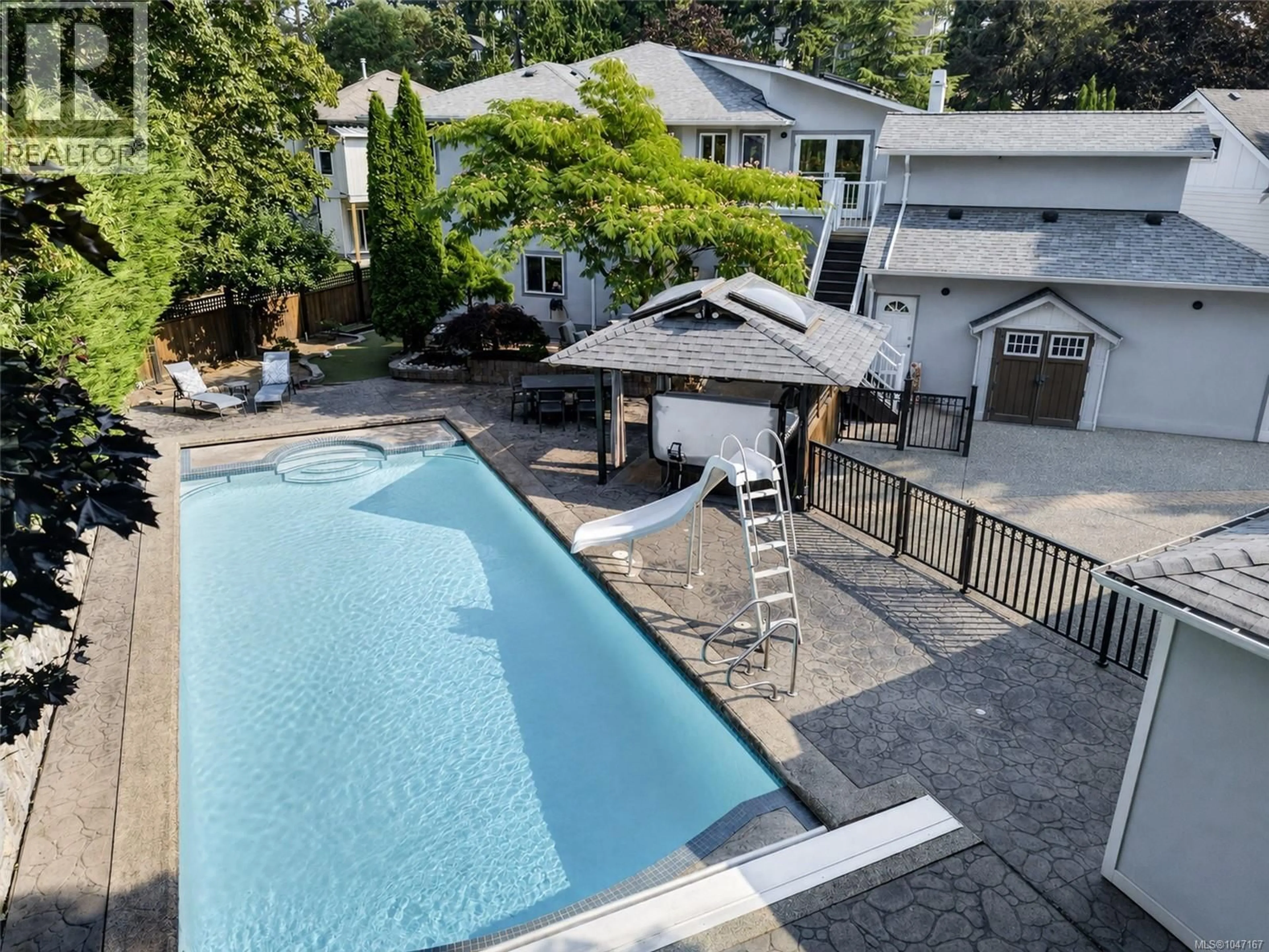 Pool for 16 EDWARDS ESTATES ROAD, View Royal British Columbia V9B5X2