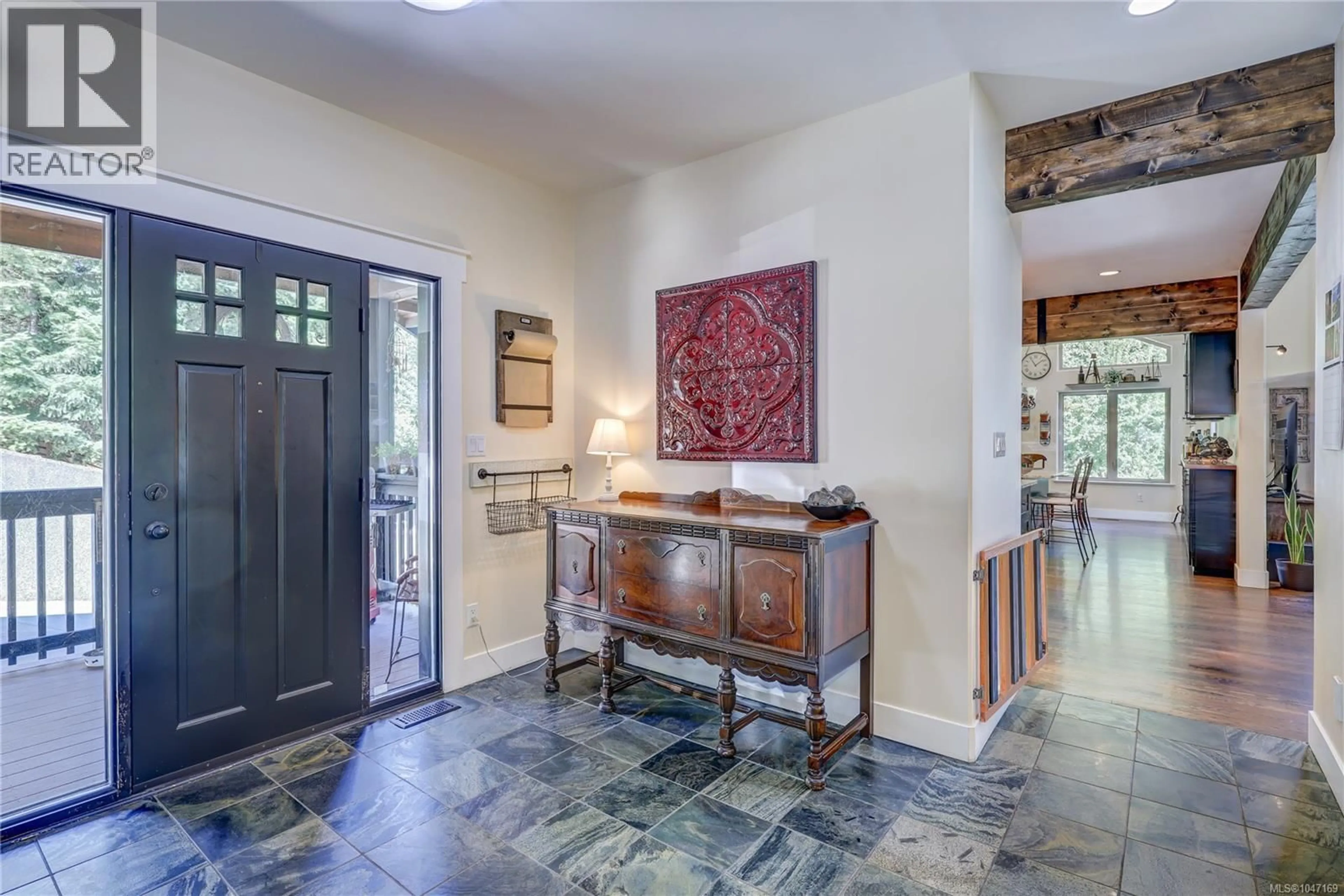 Indoor entryway for 3029 MEADOW DRIVE, Nanaimo British Columbia V9R7C6