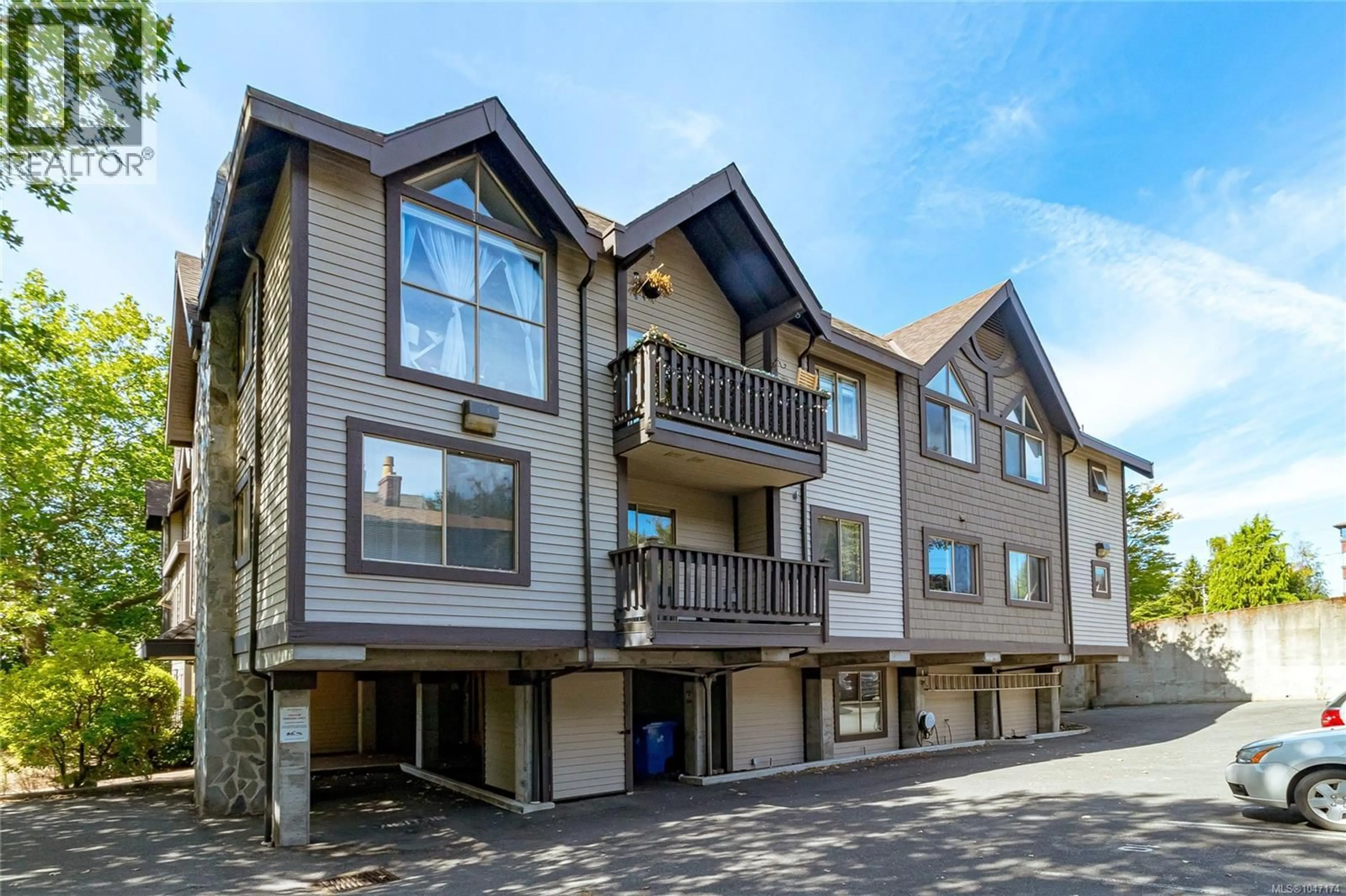 Unknown for 302 - 108 GORGE ROAD WEST, Saanich British Columbia V9A1M2