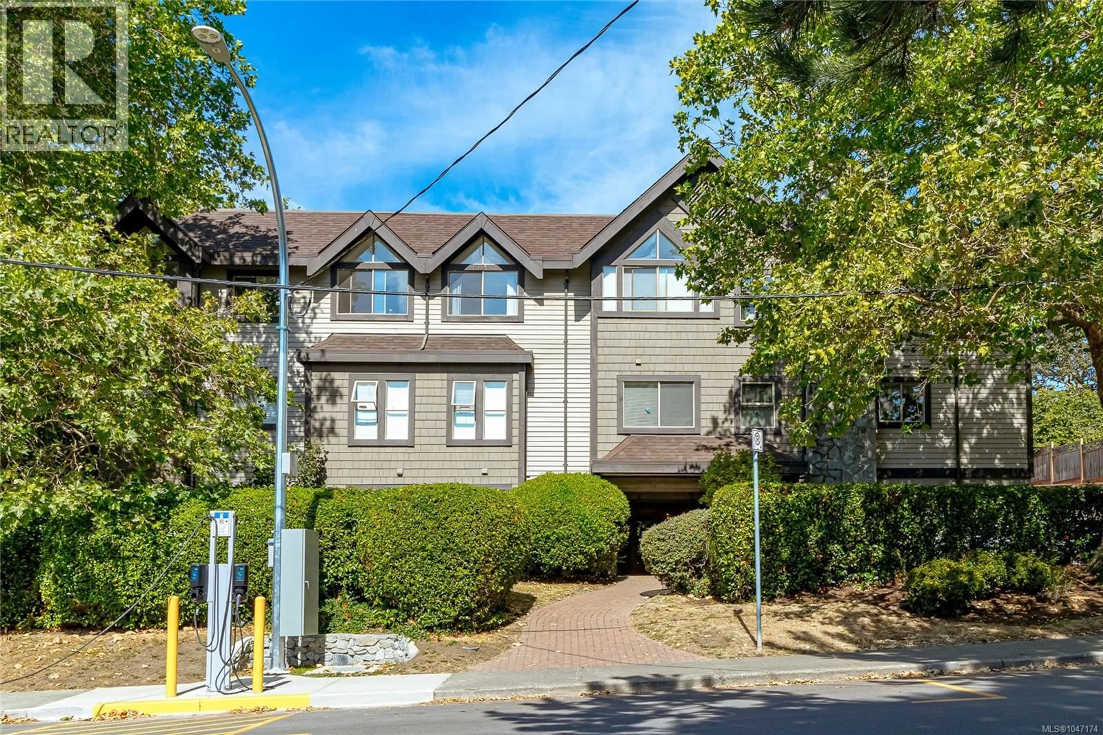 Unknown for 302 - 108 GORGE ROAD WEST, Saanich British Columbia V9A1M2