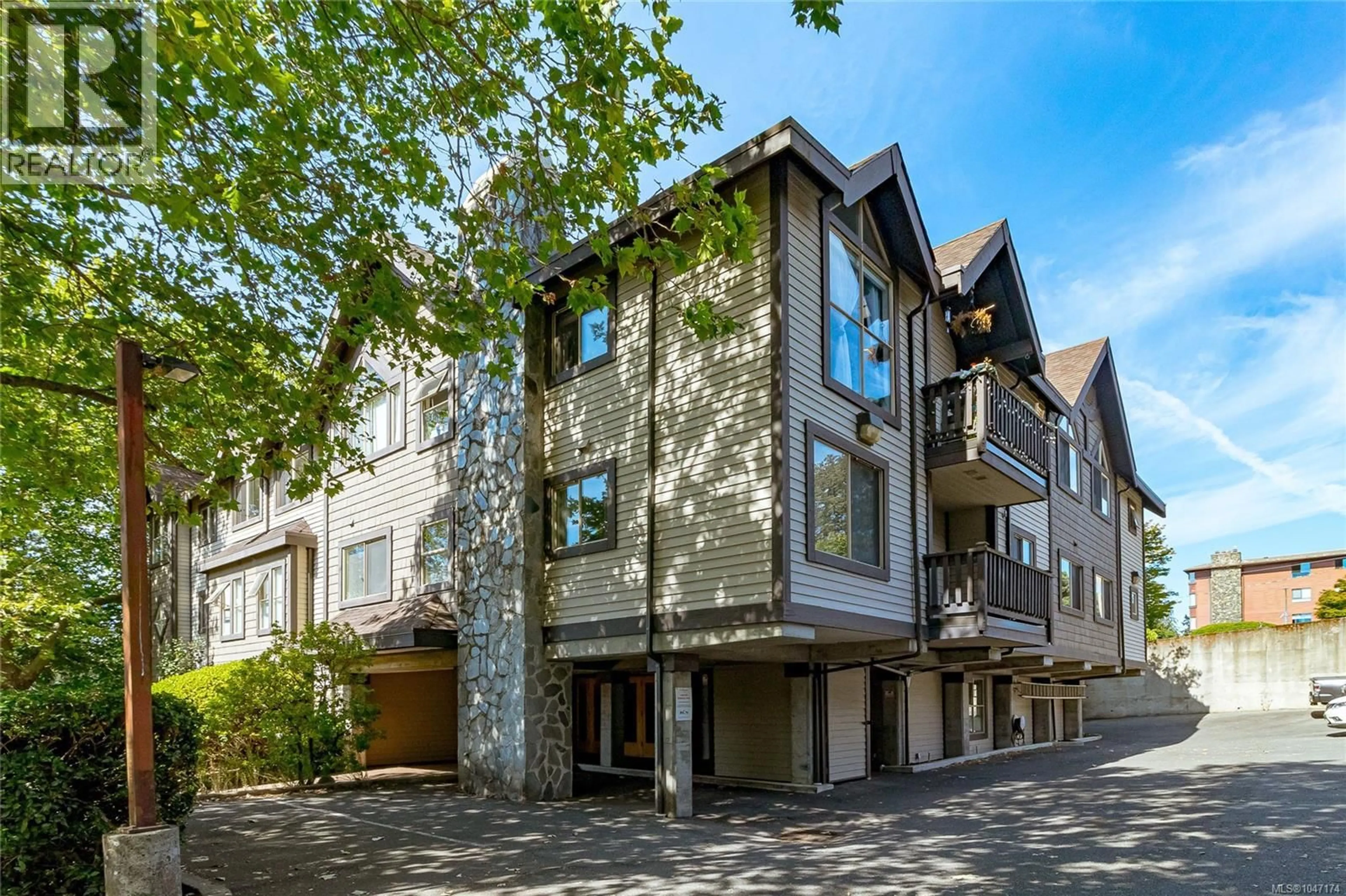 Unknown for 302 - 108 GORGE ROAD WEST, Saanich British Columbia V9A1M2