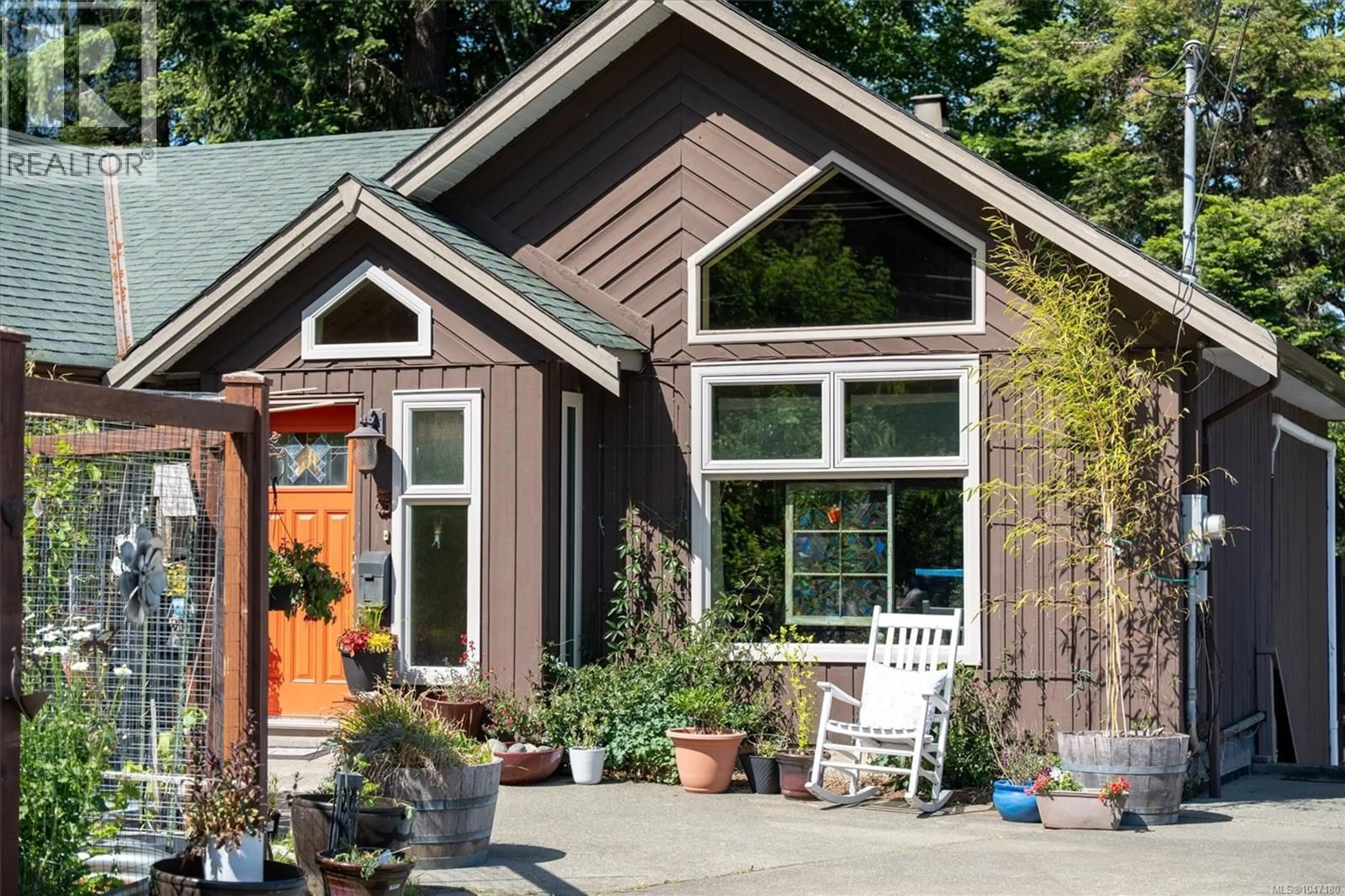Home with vinyl exterior material, street for 1456 HURFORD AVENUE, Courtenay British Columbia V9N6X3