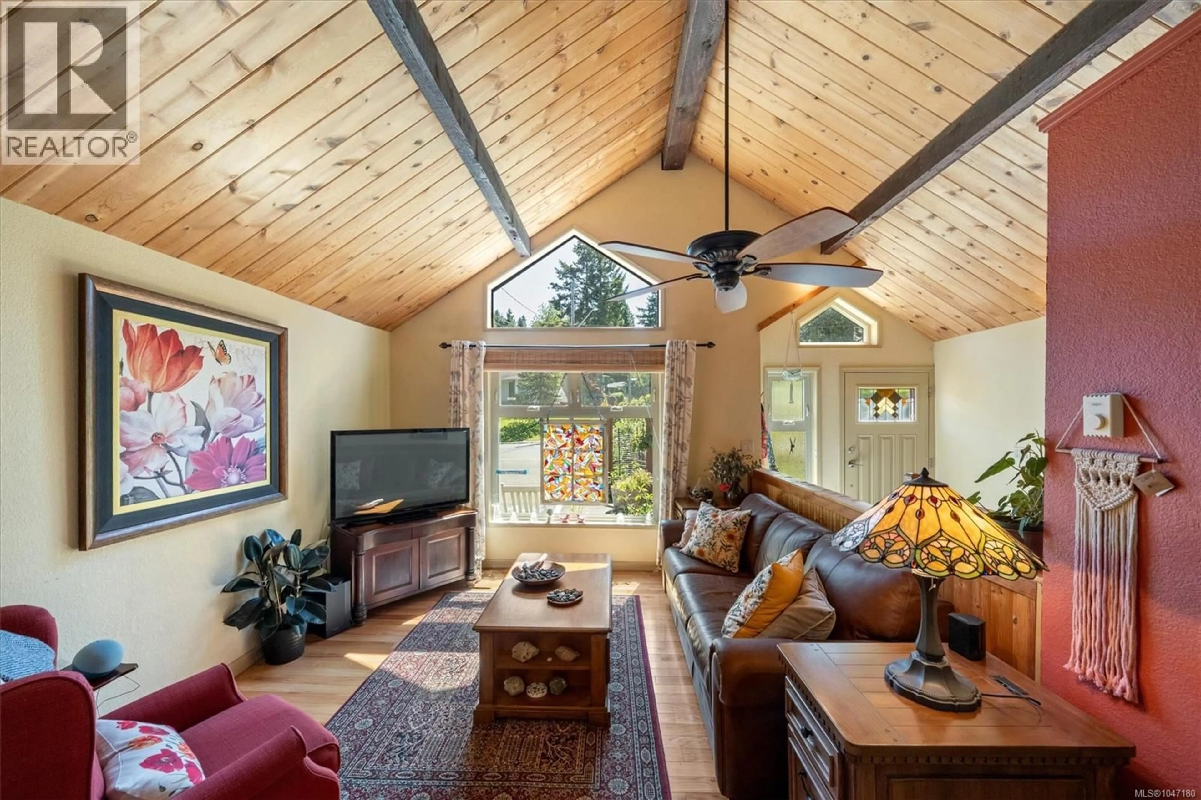 Living room with furniture, wood/laminate floor for 1456 HURFORD AVENUE, Courtenay British Columbia V9N6X3