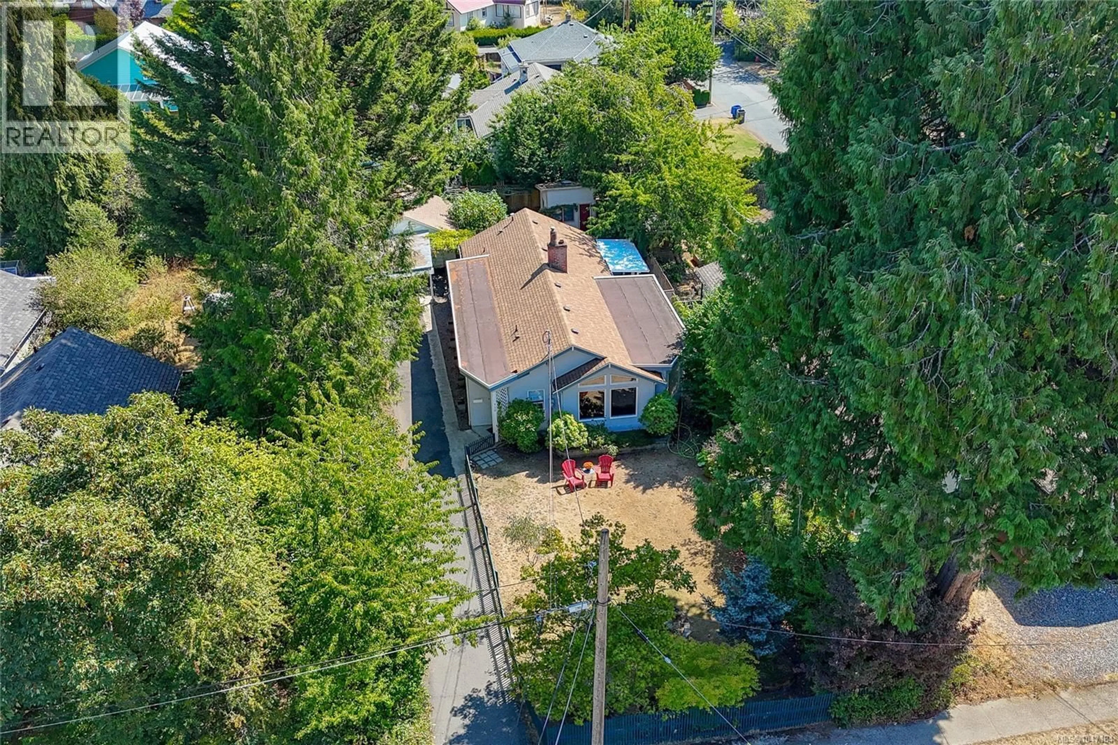 A pic from outside/outdoor area/front of a property/back of a property/a pic from drone, street for 920 MCDONALD STREET, Duncan British Columbia V9L1Z1