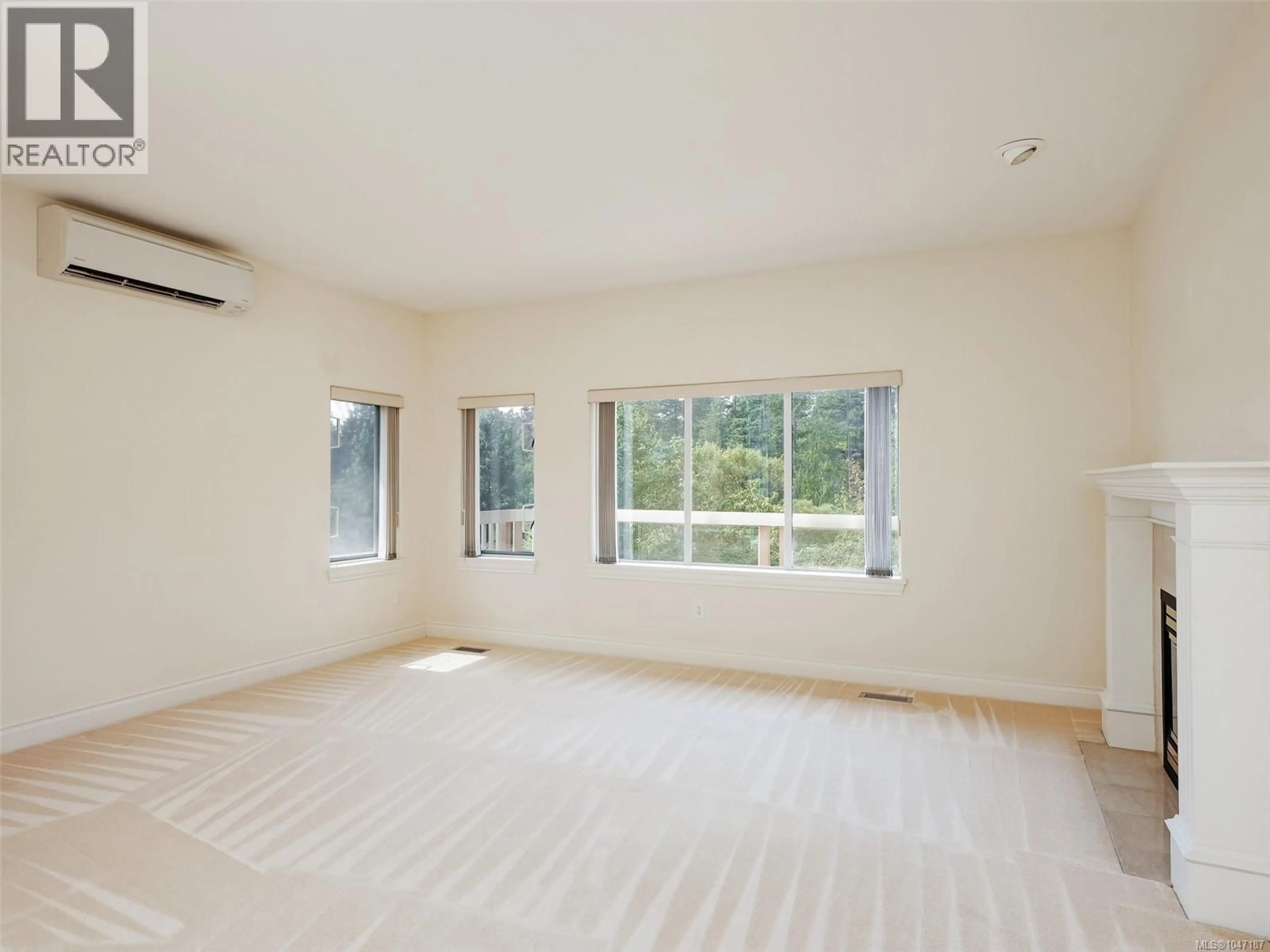 A pic of a room for 77 - 530 MARSETT PLACE, Saanich British Columbia V8Z7J2