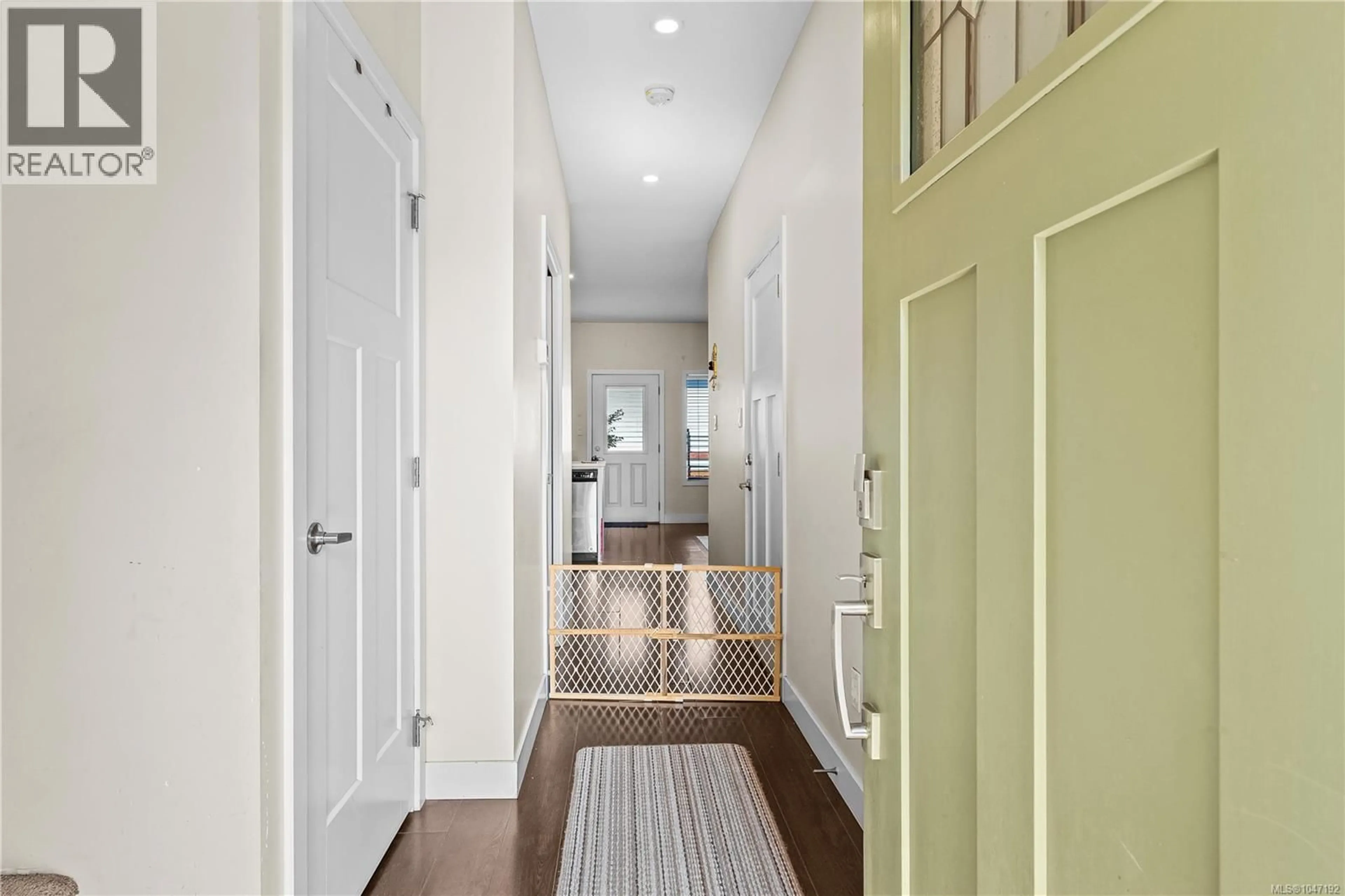 Indoor entryway for 10 - 2109 13TH STREET, Courtenay British Columbia V9N0B1