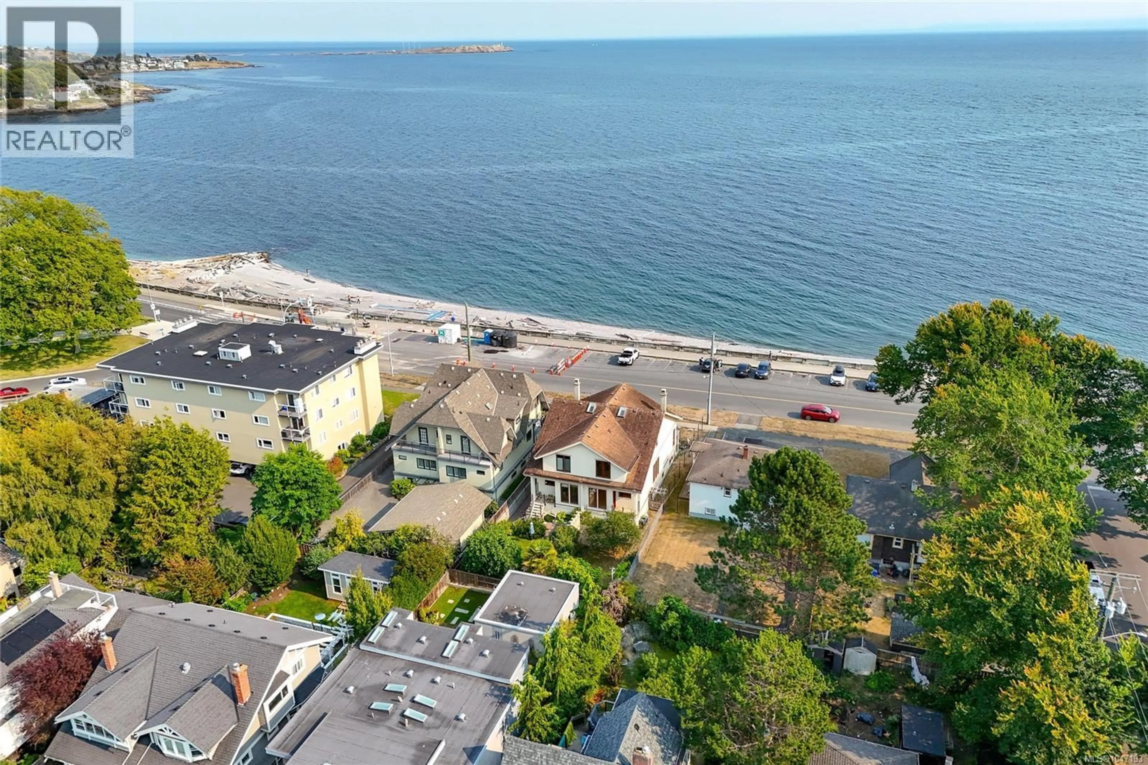 A pic from outside/outdoor area/front of a property/back of a property/a pic from drone, water/lake/river/ocean view for 1518 DALLAS ROAD, Victoria British Columbia V8S1A3
