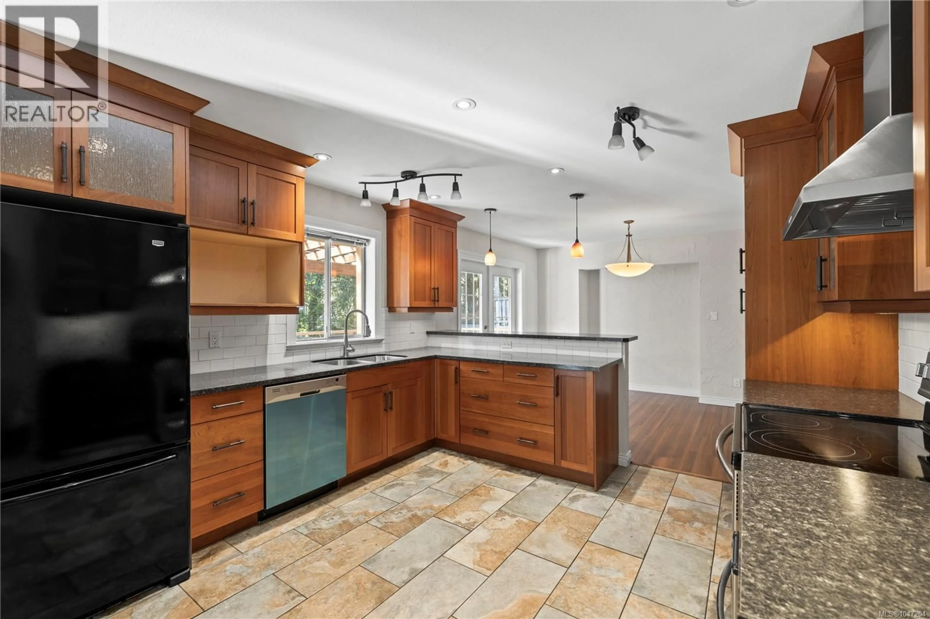 Open concept kitchen, ceramic/tile floor for 5505 NOYE ROAD, Nanaimo British Columbia V9T2J6