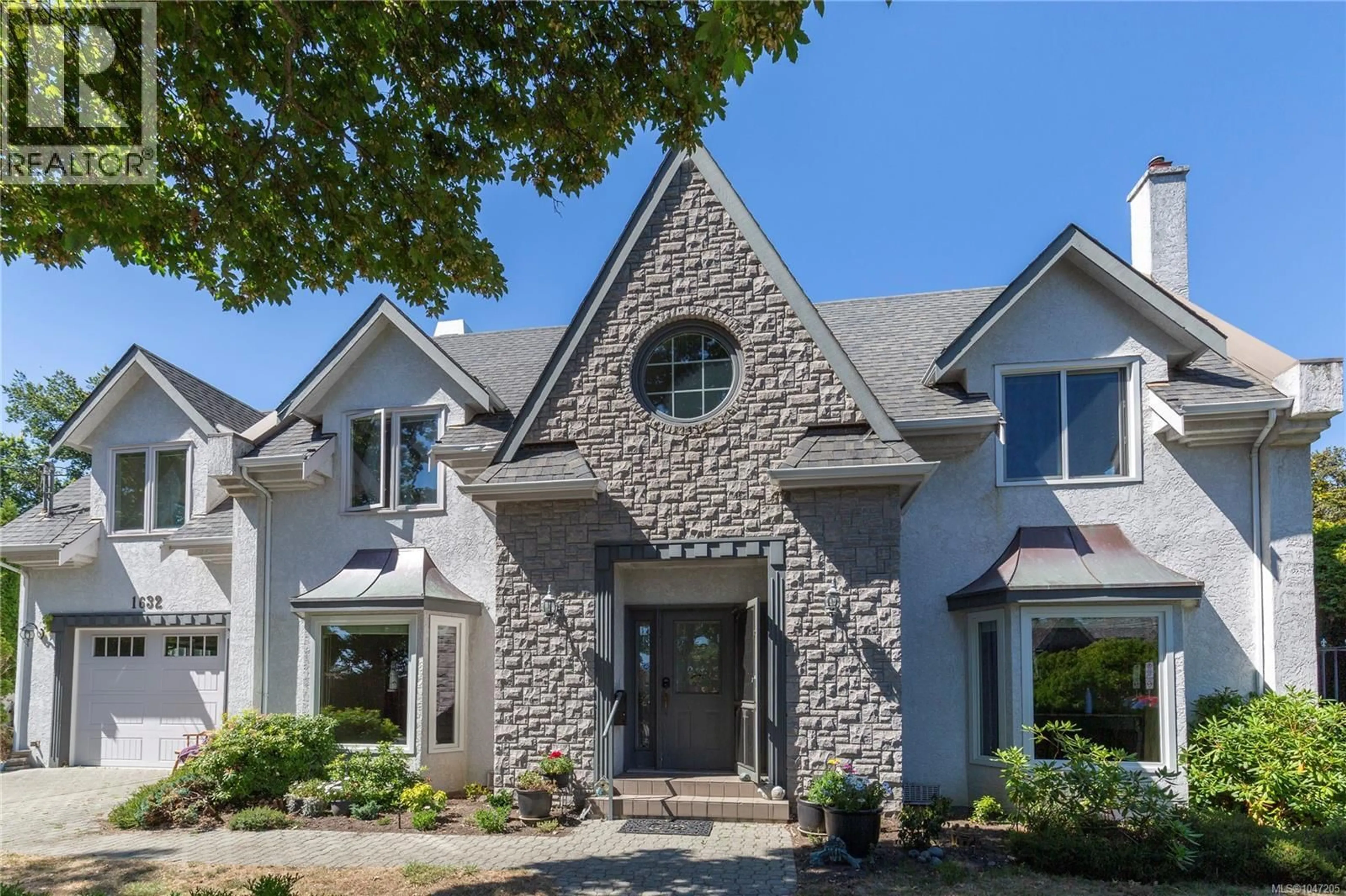 Home with brick exterior material, street for 1632 BEACH DRIVE, Oak Bay British Columbia V8R6H8