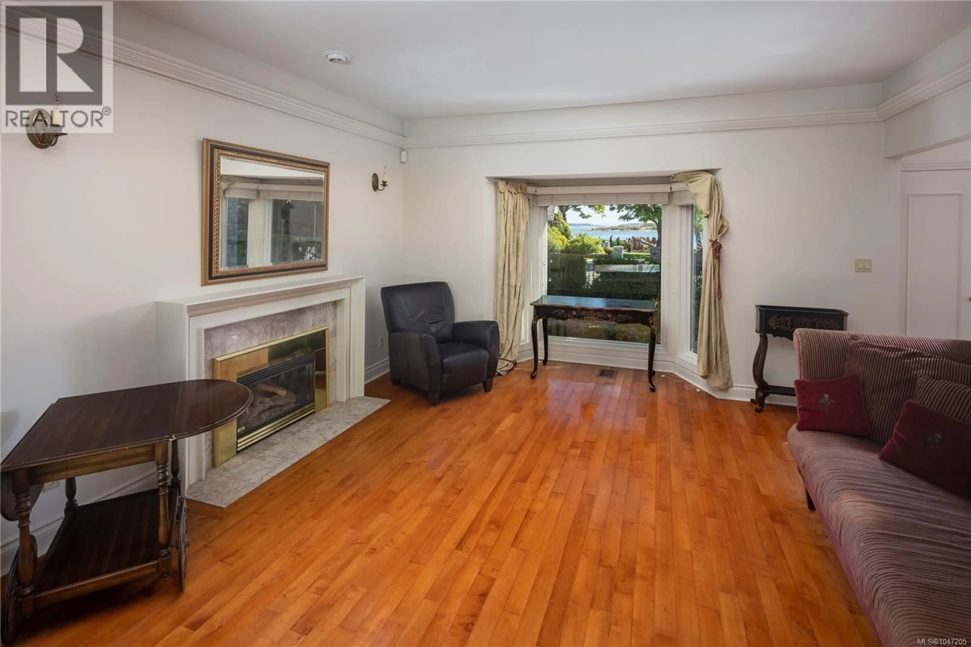Living room with furniture, wood/laminate floor for 1632 BEACH DRIVE, Oak Bay British Columbia V8R6H8
