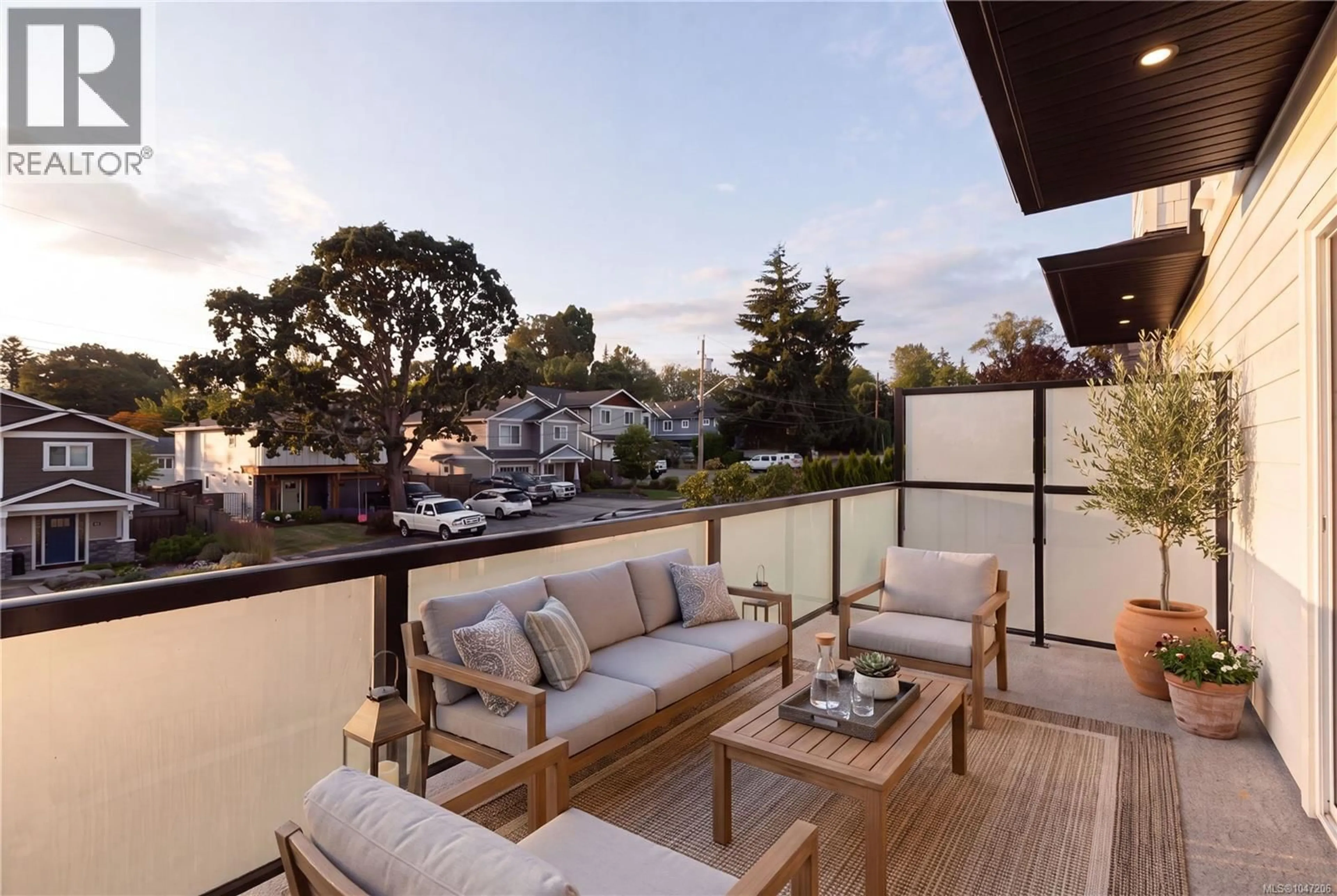 Patio, unknown for 1 - 913 DALE STREET, Saanich British Columbia V8X2V9