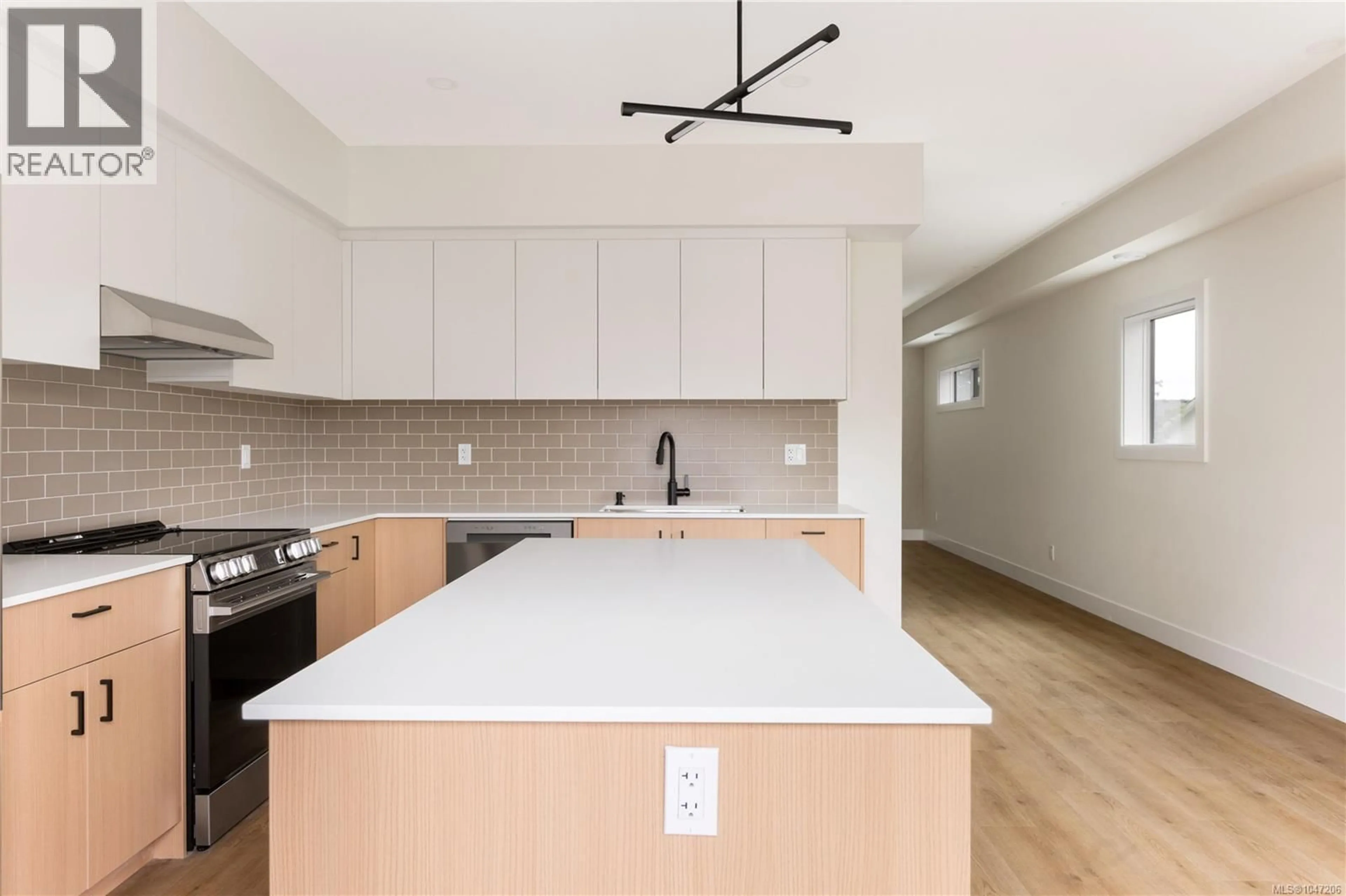 Unknown for 1 - 913 DALE STREET, Saanich British Columbia V8X2V9